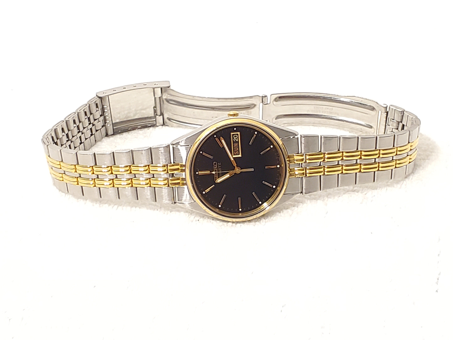 Vintage Seiko Men's Gold Tone Stainless Steel Day Date Quartz Watch Black Dial