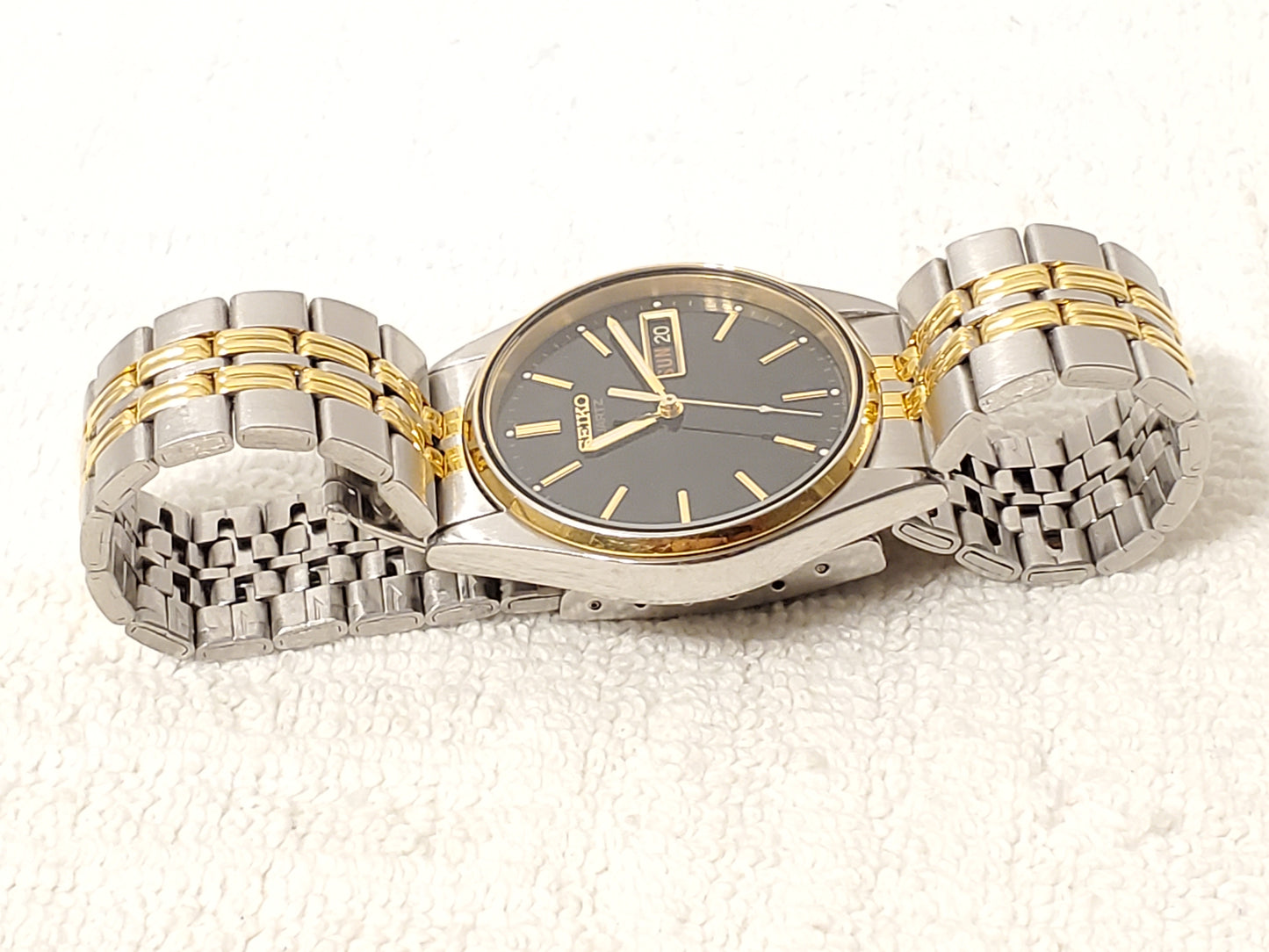 Vintage Seiko Men's Gold Tone Stainless Steel Day Date Quartz Watch Black Dial