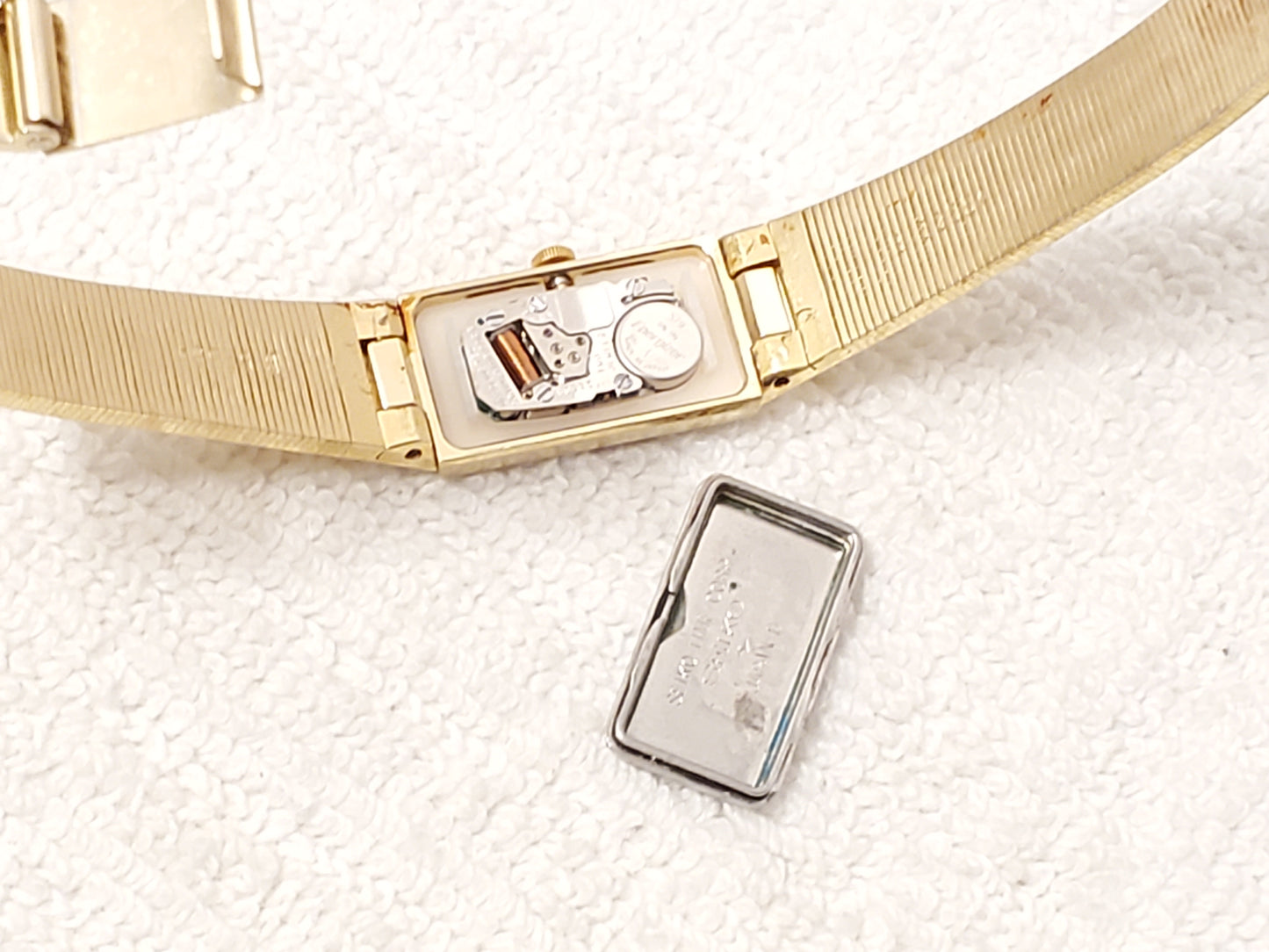 Vintage Seiko Women's Tank Watch Gold Plated Two Jewels S Steel Chain Base Metal