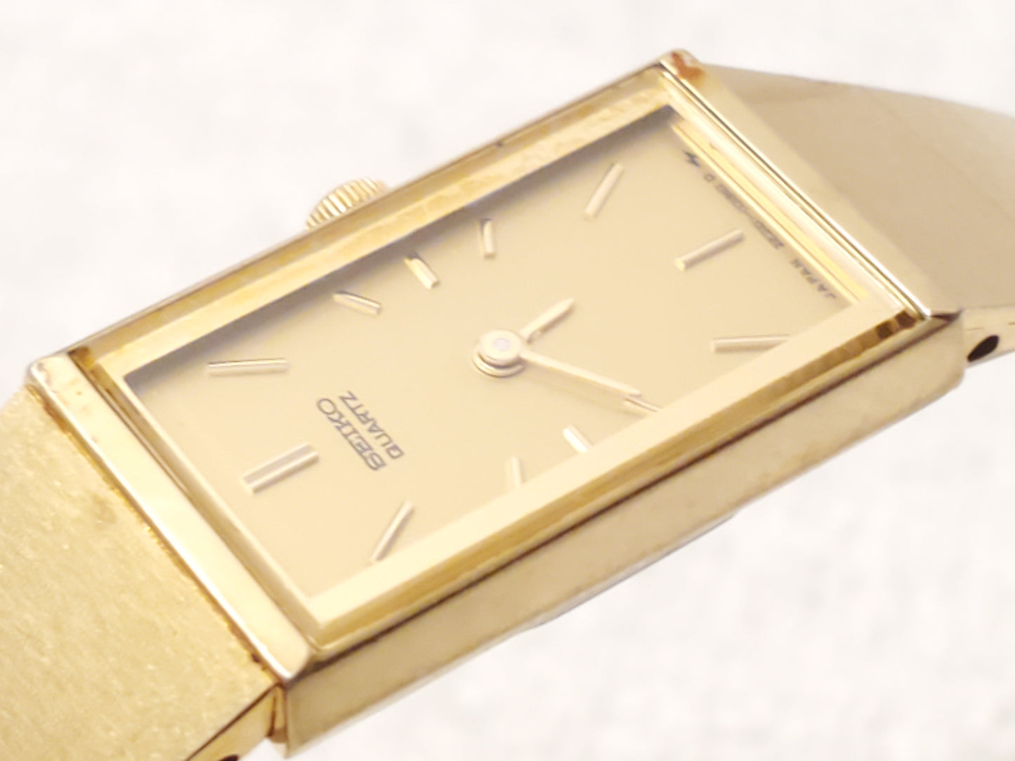 Vintage Seiko Women's Tank Watch Gold Plated Two Jewels S Steel Chain Base Metal