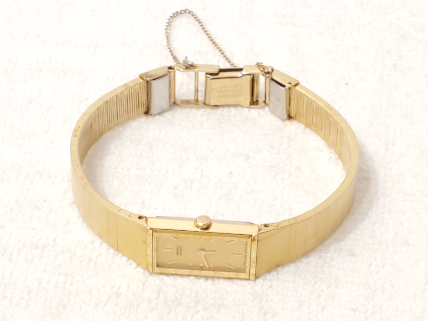 Vintage Seiko Women's Tank Watch Gold Plated Two Jewels S Steel Chain Base Metal