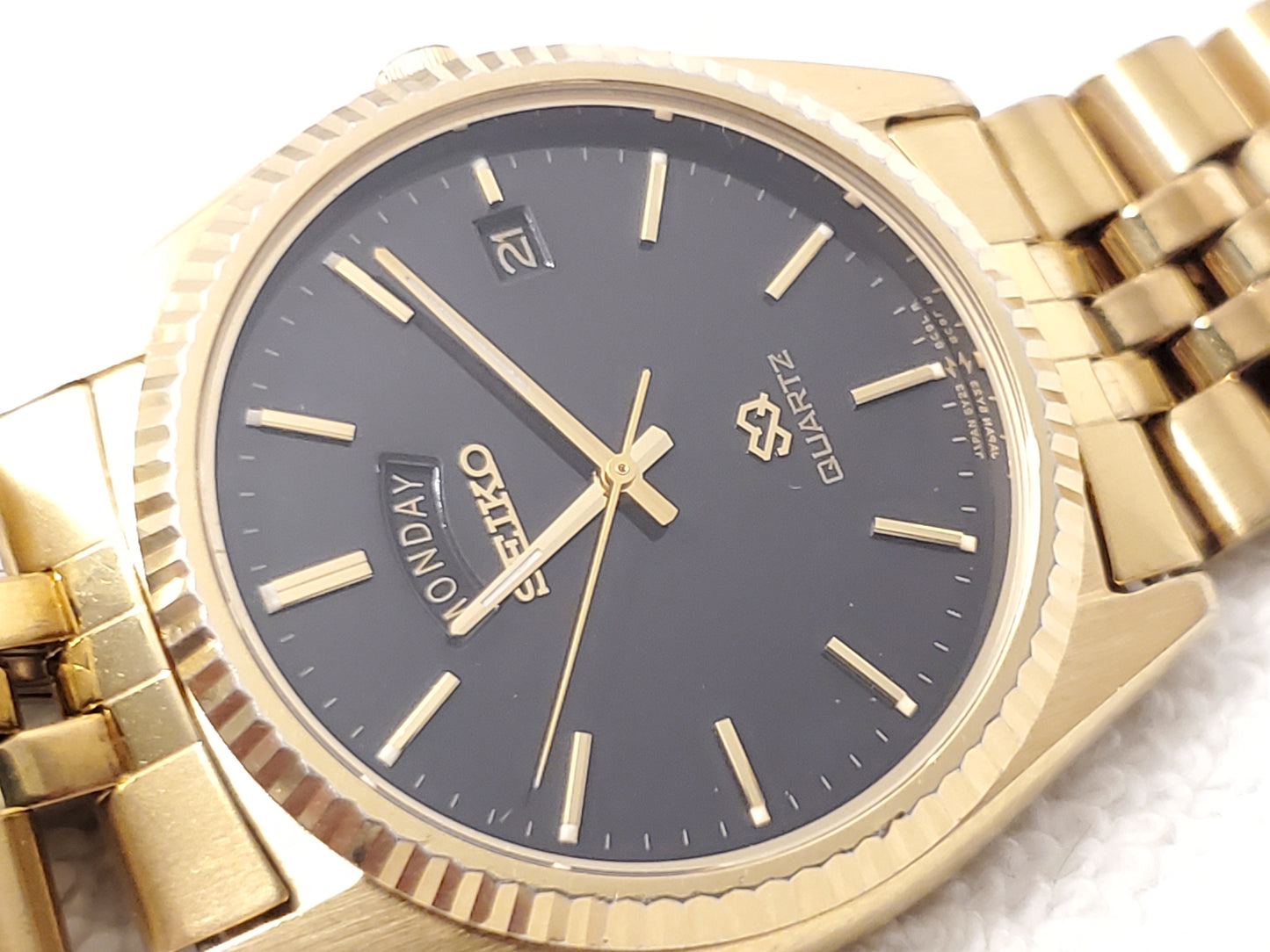Vintage Seiko SQ Men's Gold Tone Presidential Day Date Watch Black Dial 1 Jewel