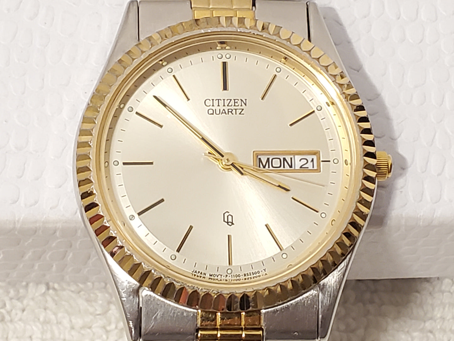 Vintage Citizen CQ Men’s Gold Tone Stainless Steel Day Date Presidential Watch