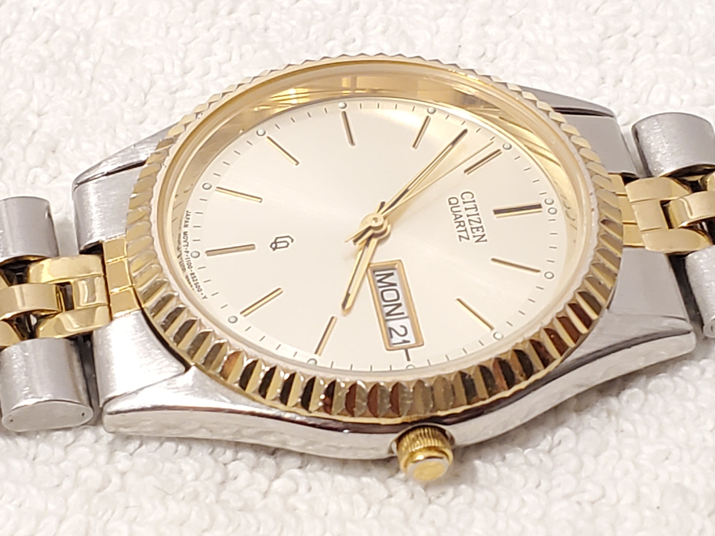 Vintage Citizen CQ Men’s Gold Tone Stainless Steel Day Date Presidential Watch