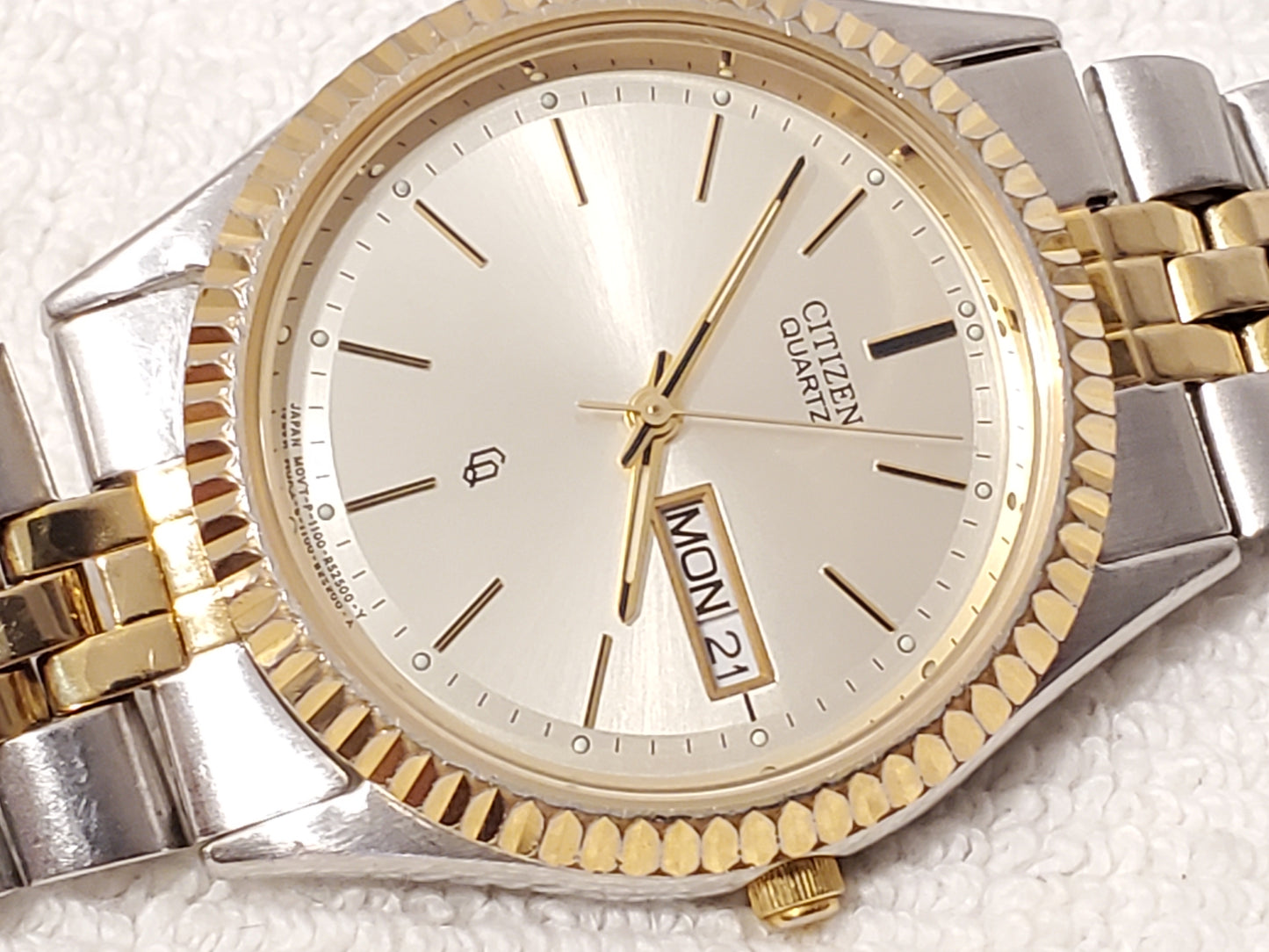 Vintage Citizen CQ Men’s Gold Tone Stainless Steel Day Date Presidential Watch