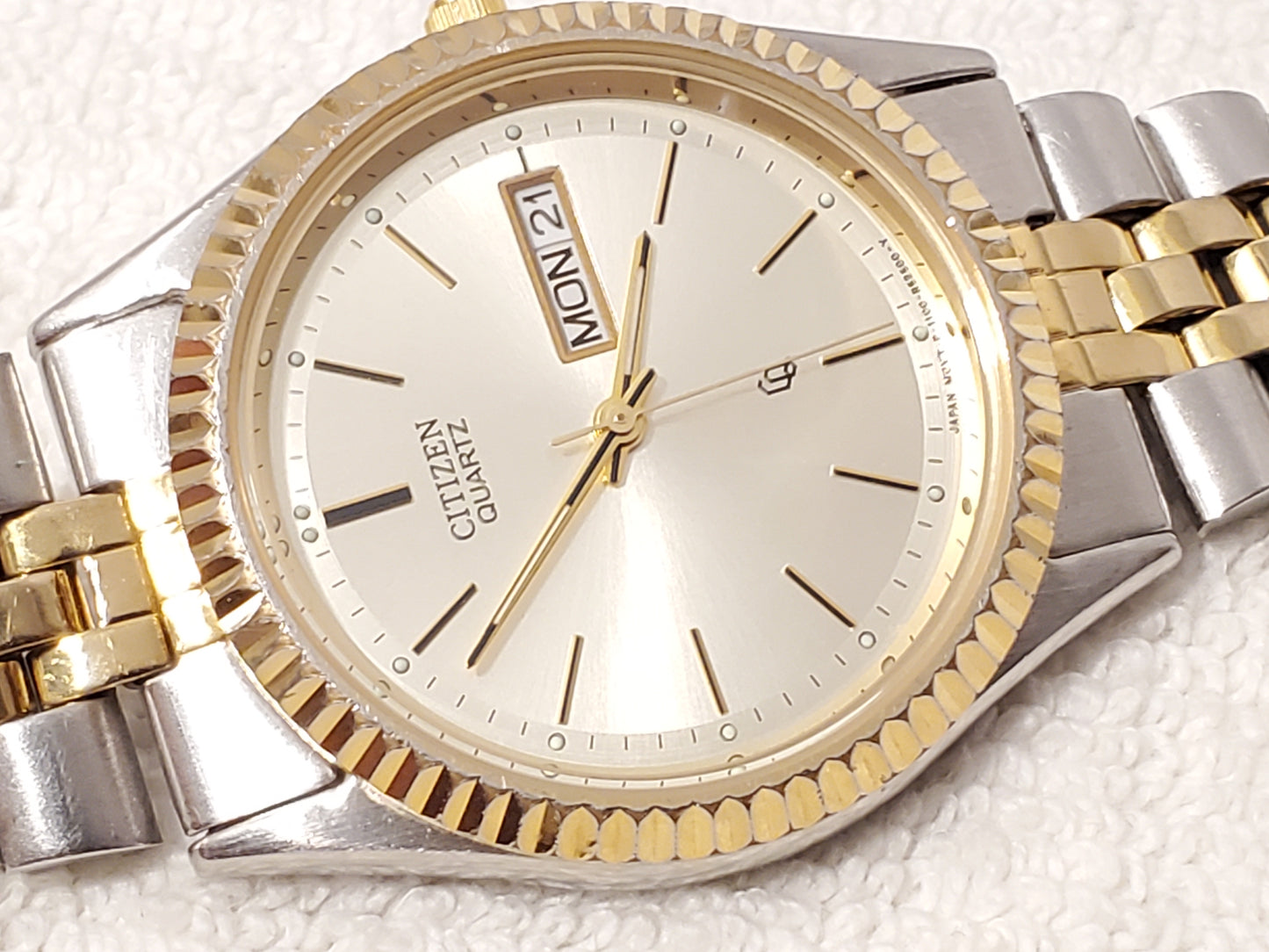 Vintage Citizen CQ Men’s Gold Tone Stainless Steel Day Date Presidential Watch