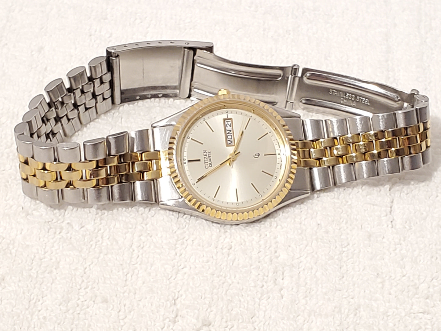 Vintage Citizen CQ Men’s Gold Tone Stainless Steel Day Date Presidential Watch