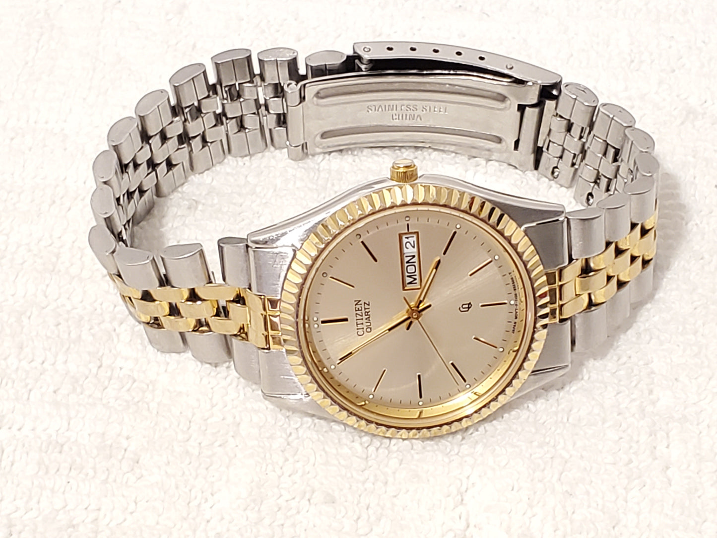 Vintage Citizen CQ Men’s Gold Tone Stainless Steel Day Date Presidential Watch