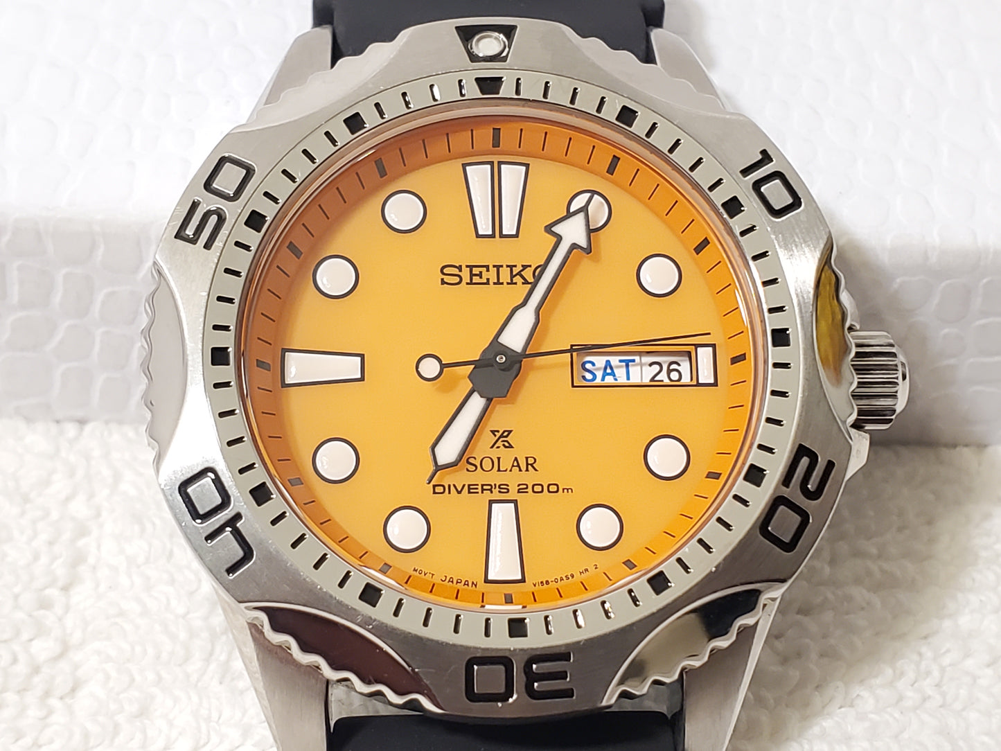 Seiko Solar Diver's 200 Meters Men's Day Date Orange Dial Watch 2 Jewels S Steel
