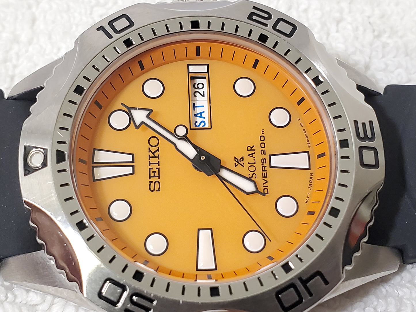 Seiko Solar Diver's 200 Meters Men's Day Date Orange Dial Watch 2 Jewels S Steel