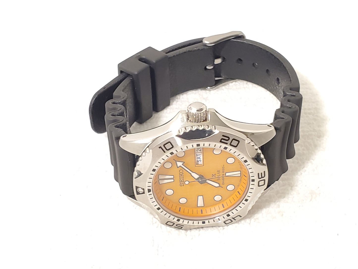 Seiko Solar Diver's 200 Meters Men's Day Date Orange Dial Watch 2 Jewels S Steel