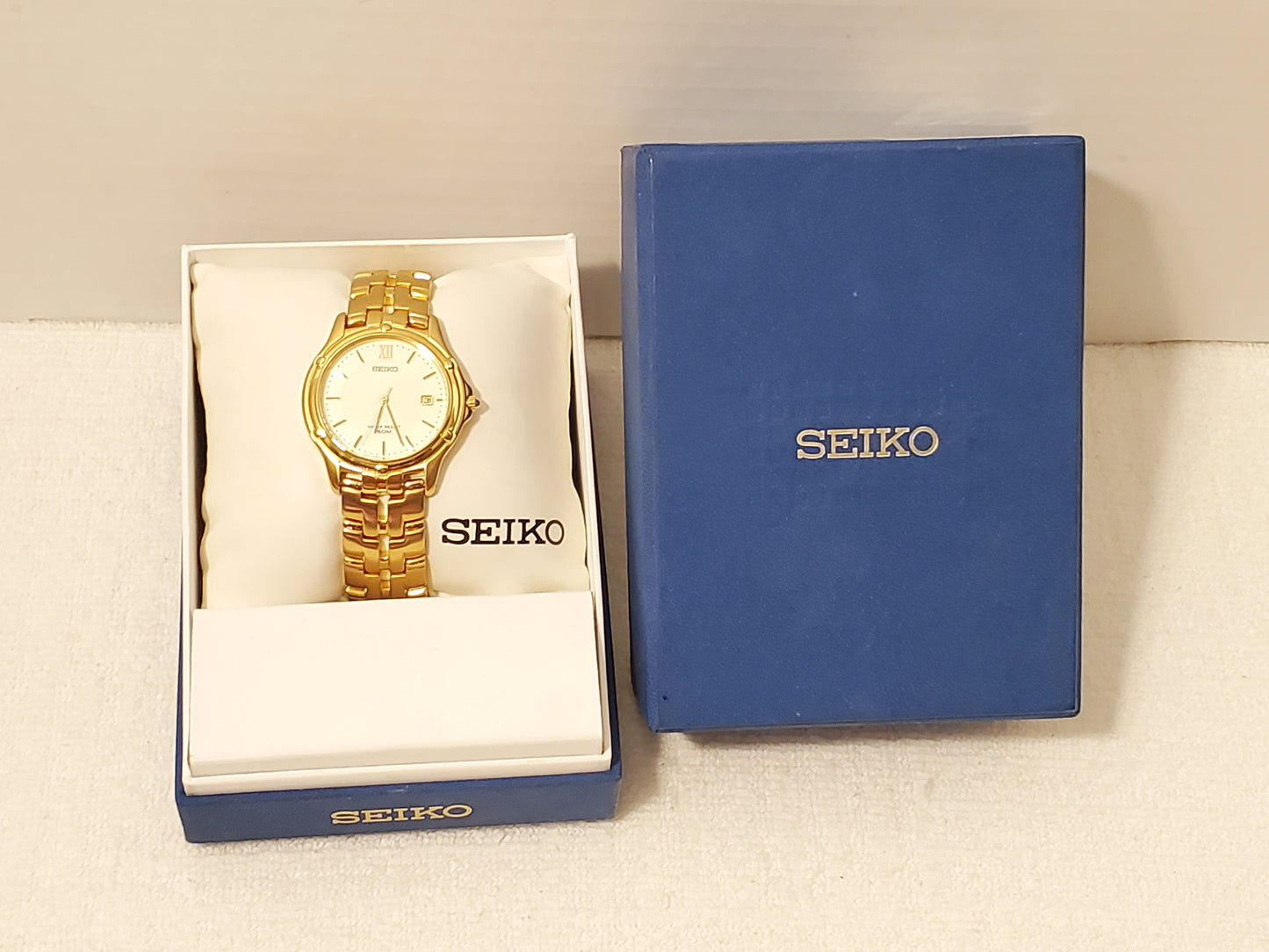 Vintage Seiko Gold Tone Date Men's Quartz Watch One Jewel Stainless Steel WR 50M