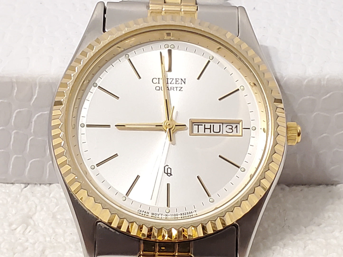 Vintage Citizen CQ Men's Day Date Presidental Watch Gold Tone Stainless Steel