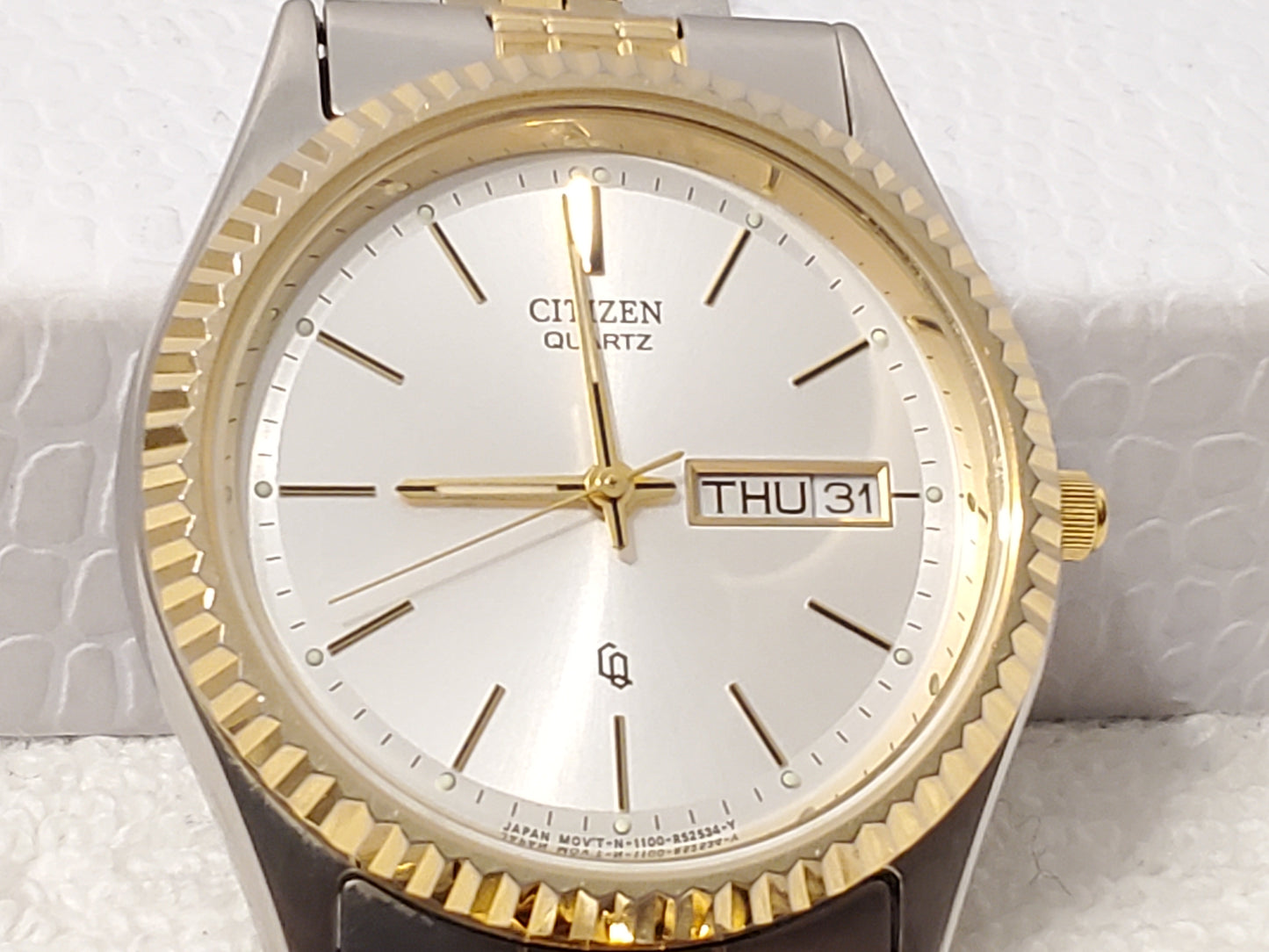 Vintage Citizen CQ Men's Day Date Presidental Watch Gold Tone Stainless Steel