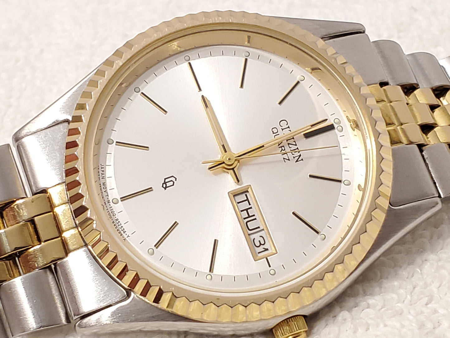 Vintage Citizen CQ Men's Day Date Presidental Watch Gold Tone Stainless Steel