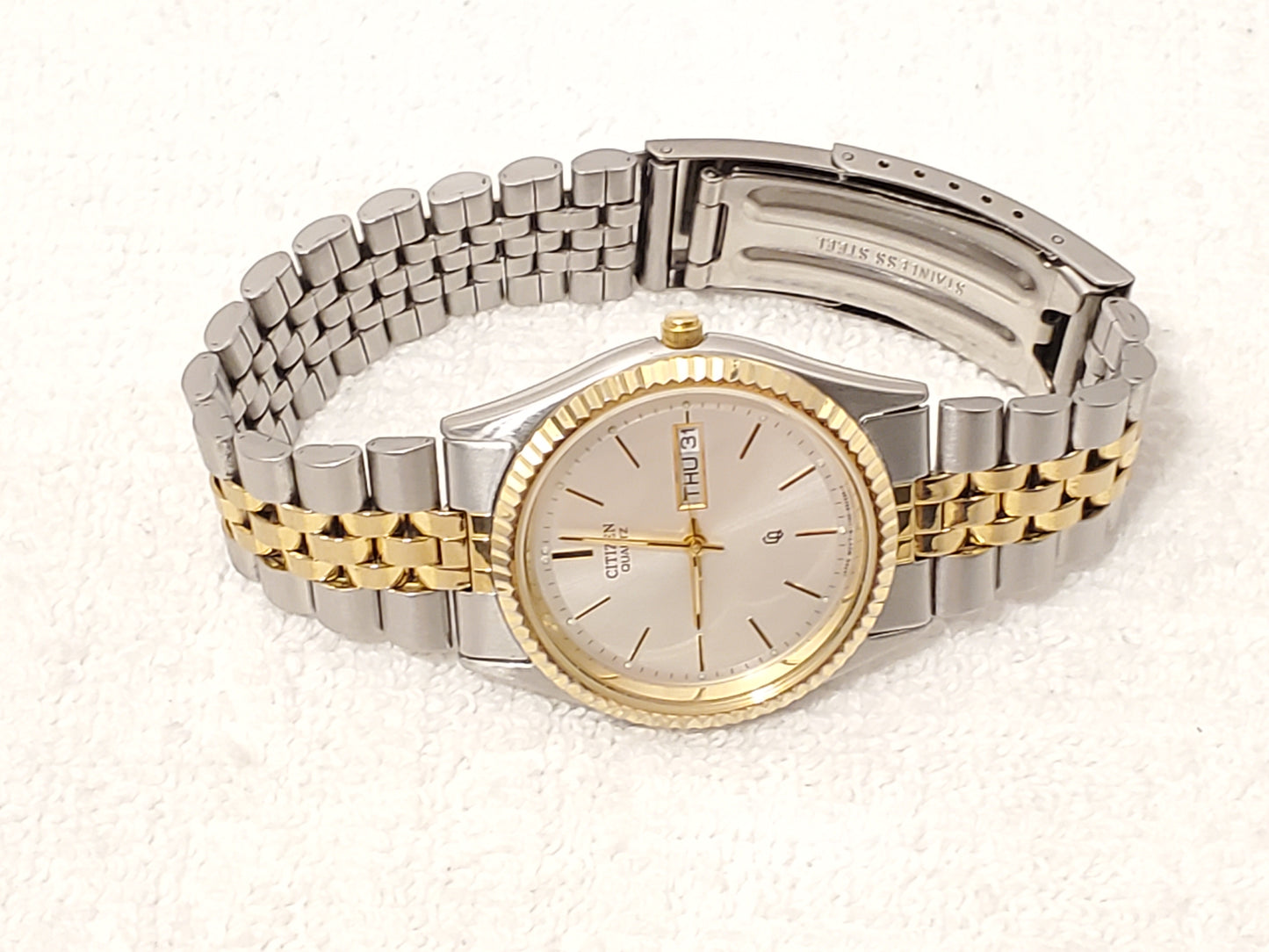 Vintage Citizen CQ Men's Day Date Presidental Watch Gold Tone Stainless Steel