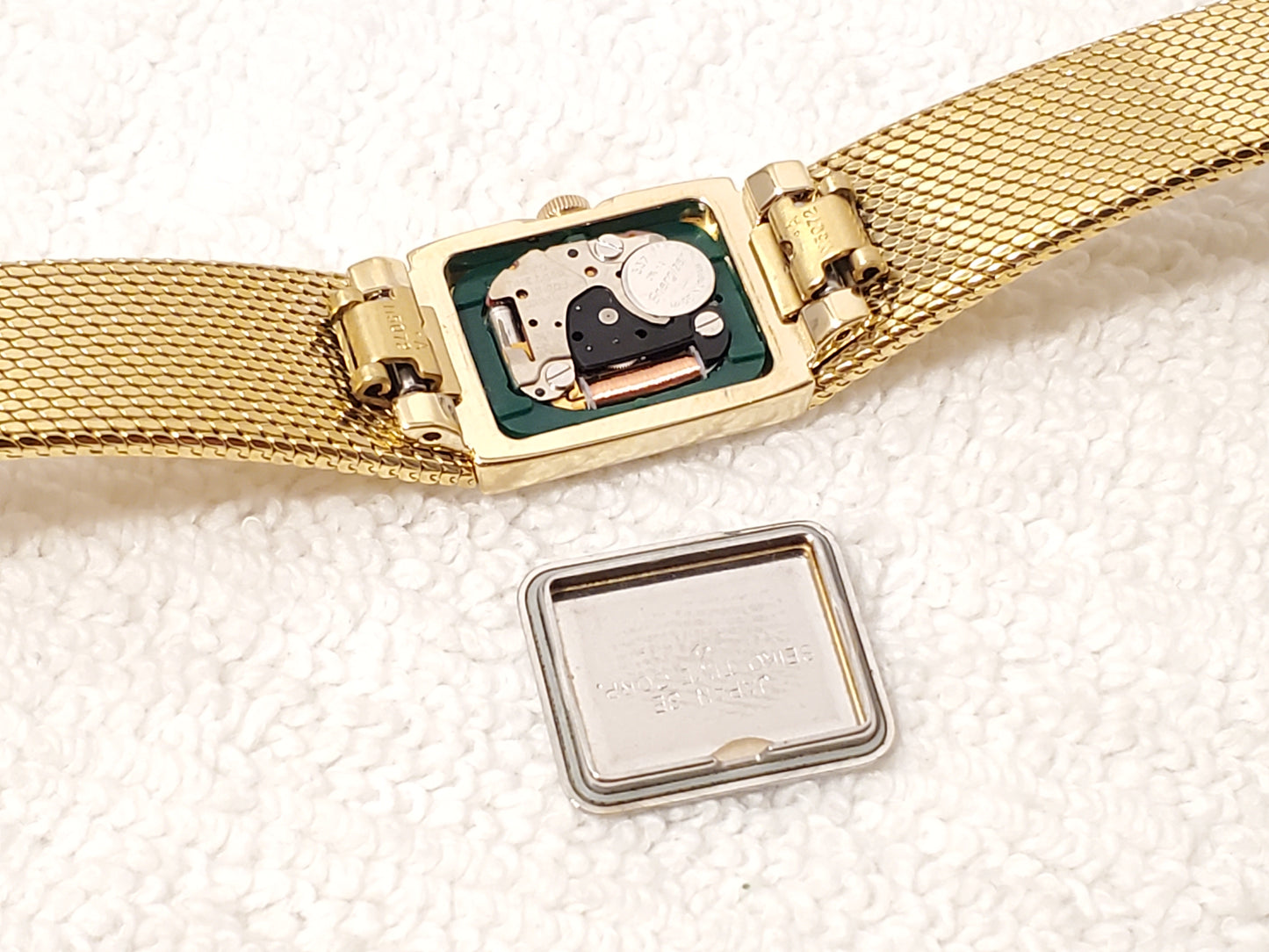 Vintage Seiko Women's Tank Gold Tone Quartz Watch Mesh Bracelet Base Metal SS