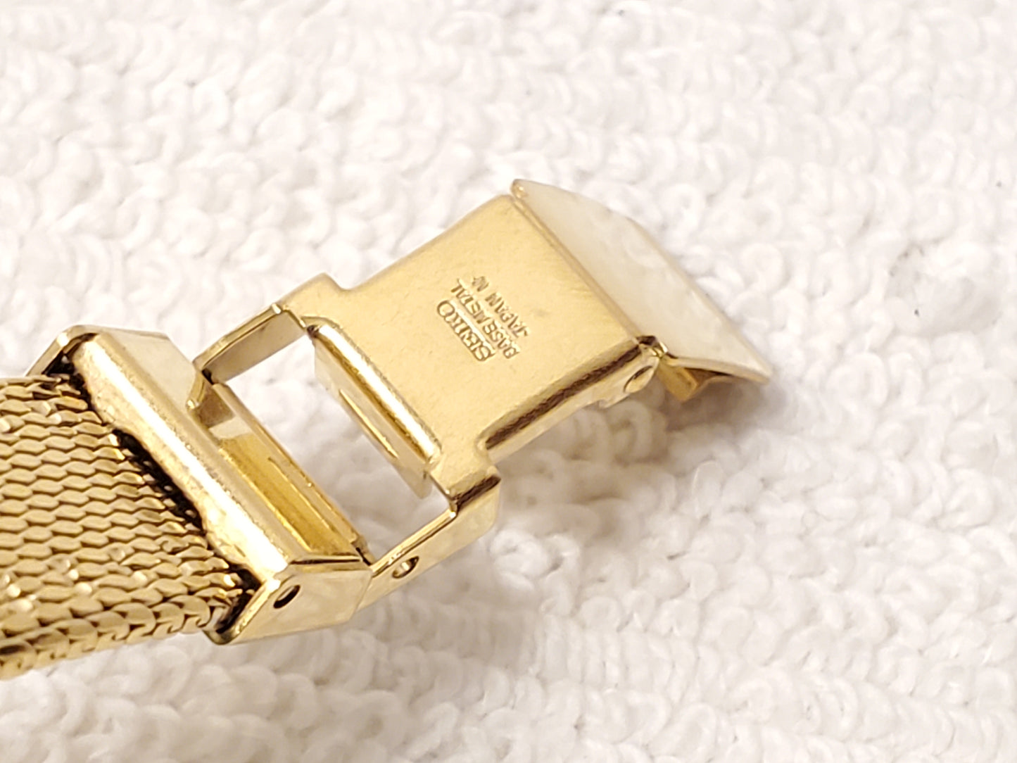 Vintage Seiko Women's Tank Gold Tone Quartz Watch Mesh Bracelet Base Metal SS