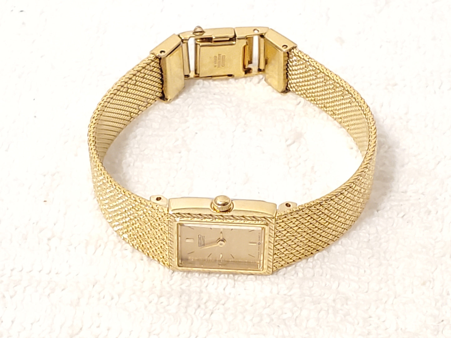 Vintage Seiko Women's Tank Gold Tone Quartz Watch Mesh Bracelet Base Metal SS