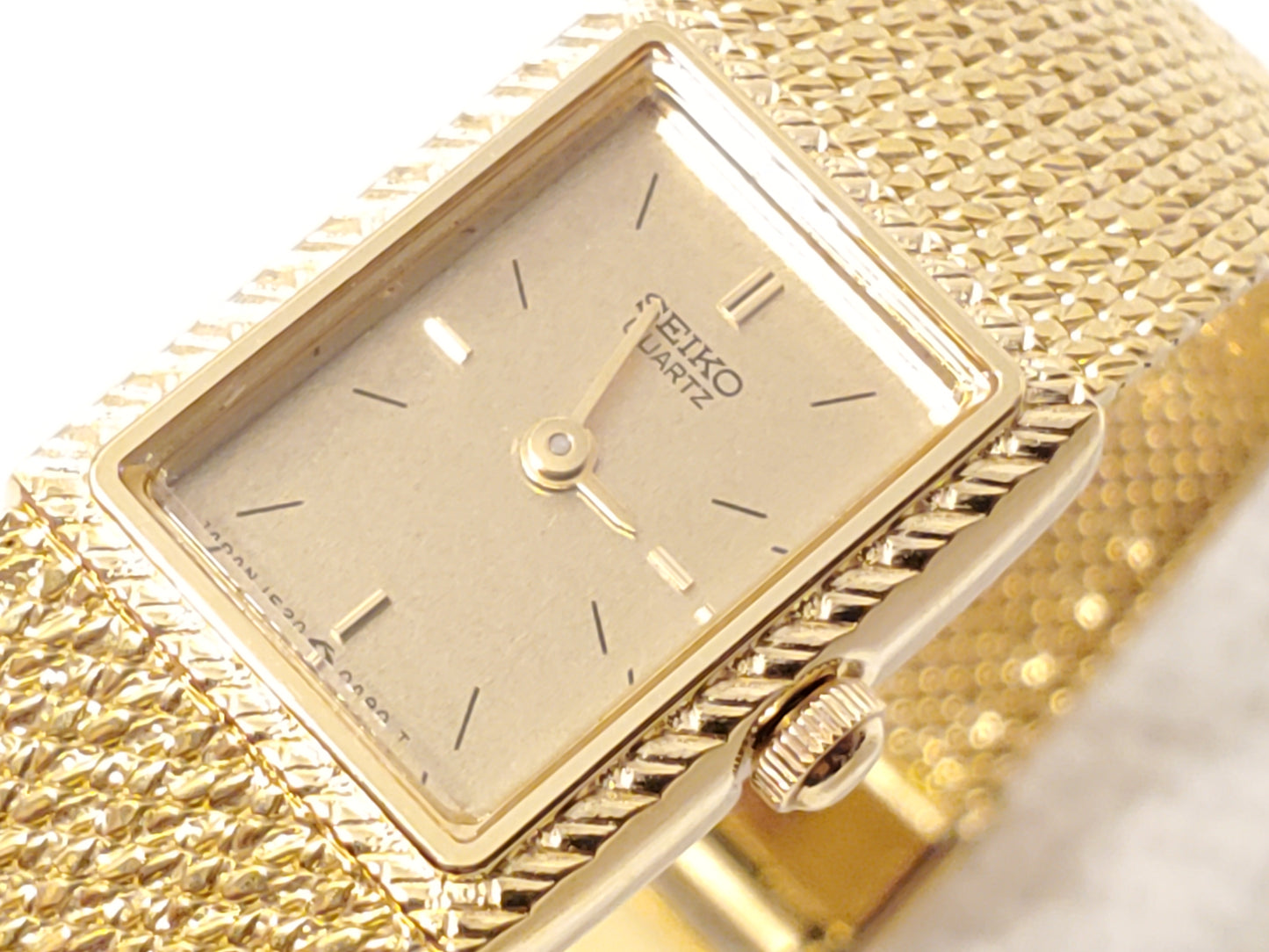 Vintage Seiko Women's Tank Gold Tone Quartz Watch Mesh Bracelet Base Metal SS