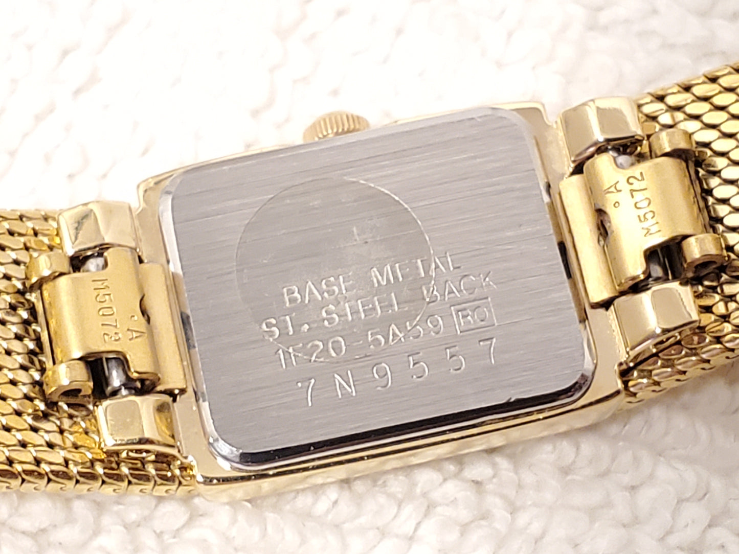 Vintage Seiko Women's Tank Gold Tone Quartz Watch Mesh Bracelet Base Metal SS