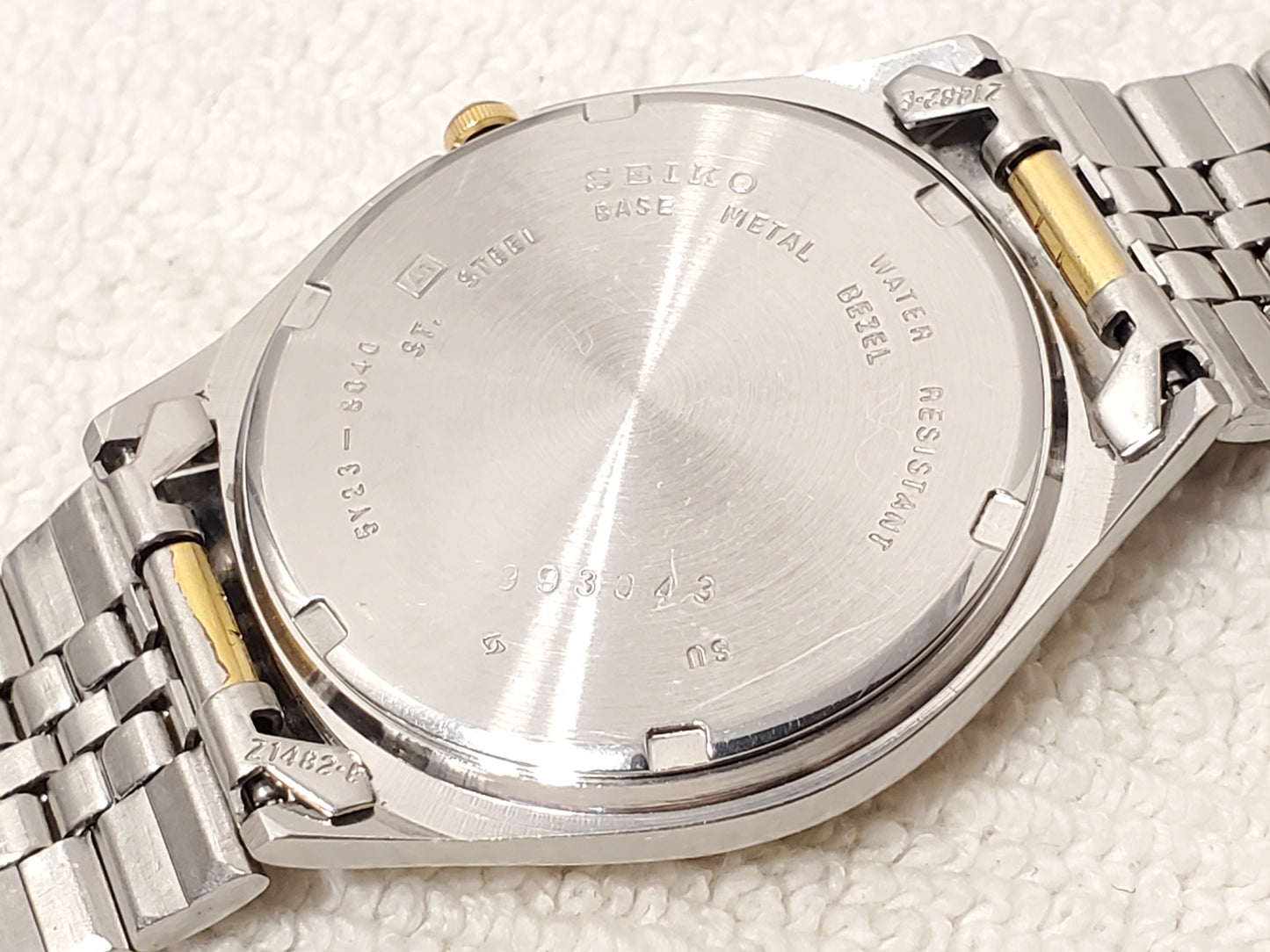 Vintage Seiko SQ Mens Gray Dial Gold Tone Day Date Watch 1 Jewel Stainless Steel