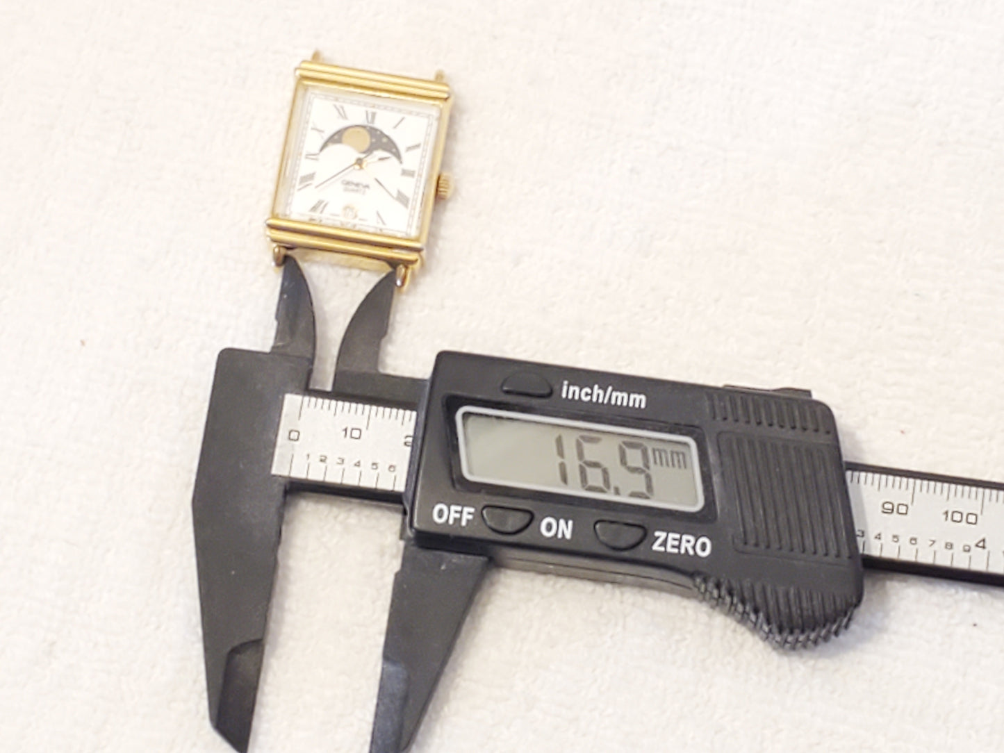 Vintage Geneva Women's Tank Date Moon Phase Quartz Watch Gold Tone One Jewel SS