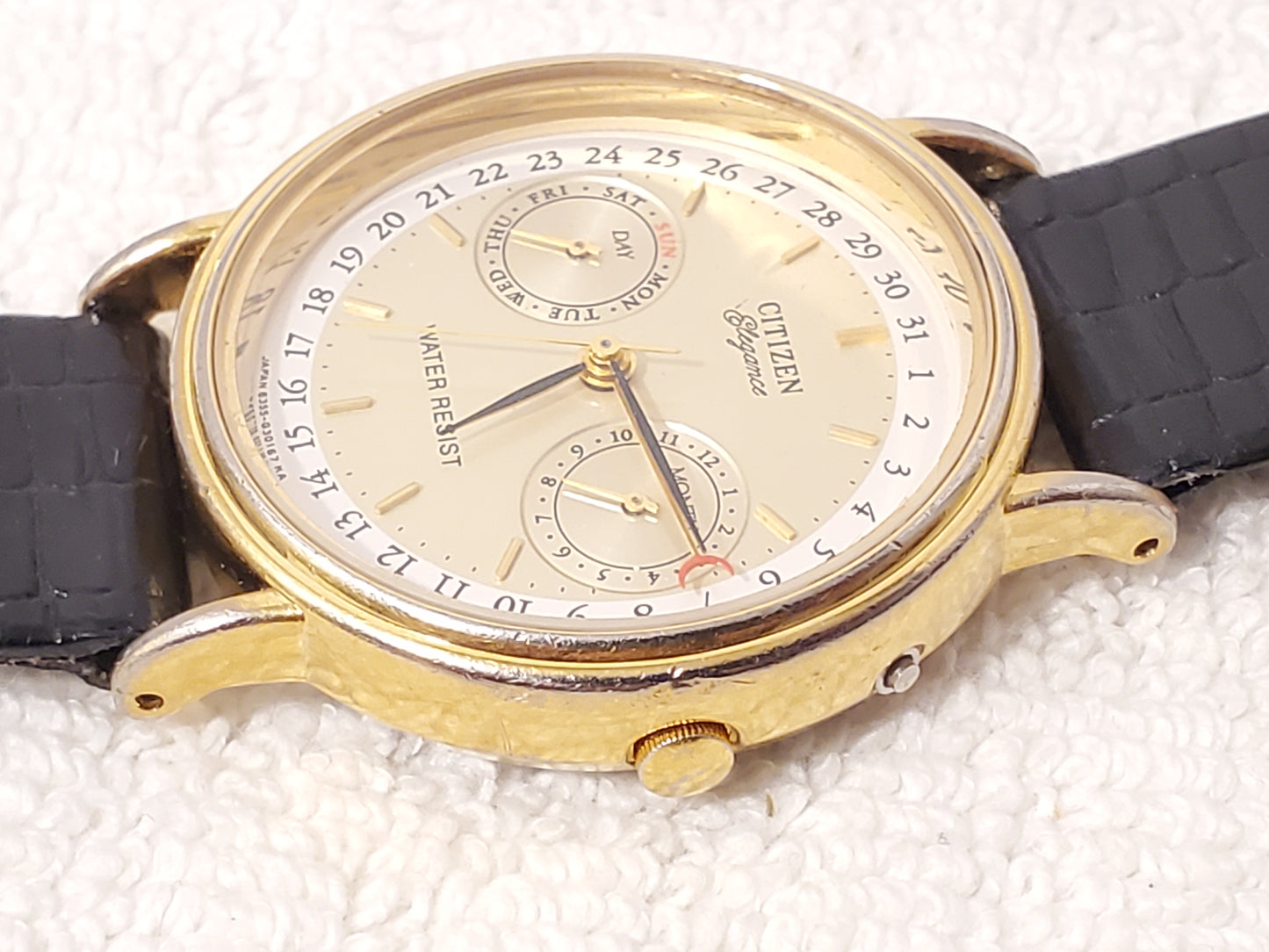 Vintage Citizen Elegance Men's Day Date Month Gold Tone Watch Black Leather Band