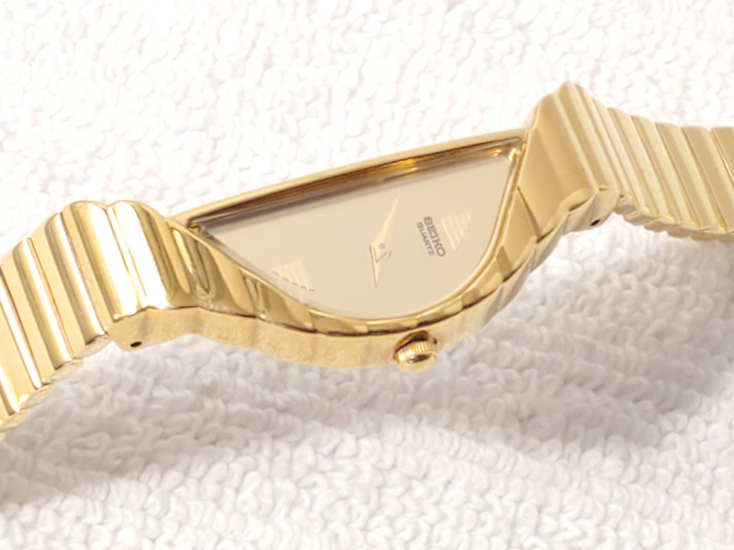 Vintage Seiko Half Moon Womens Quartz Watch Stainless Steel Base Metal Gold Tone