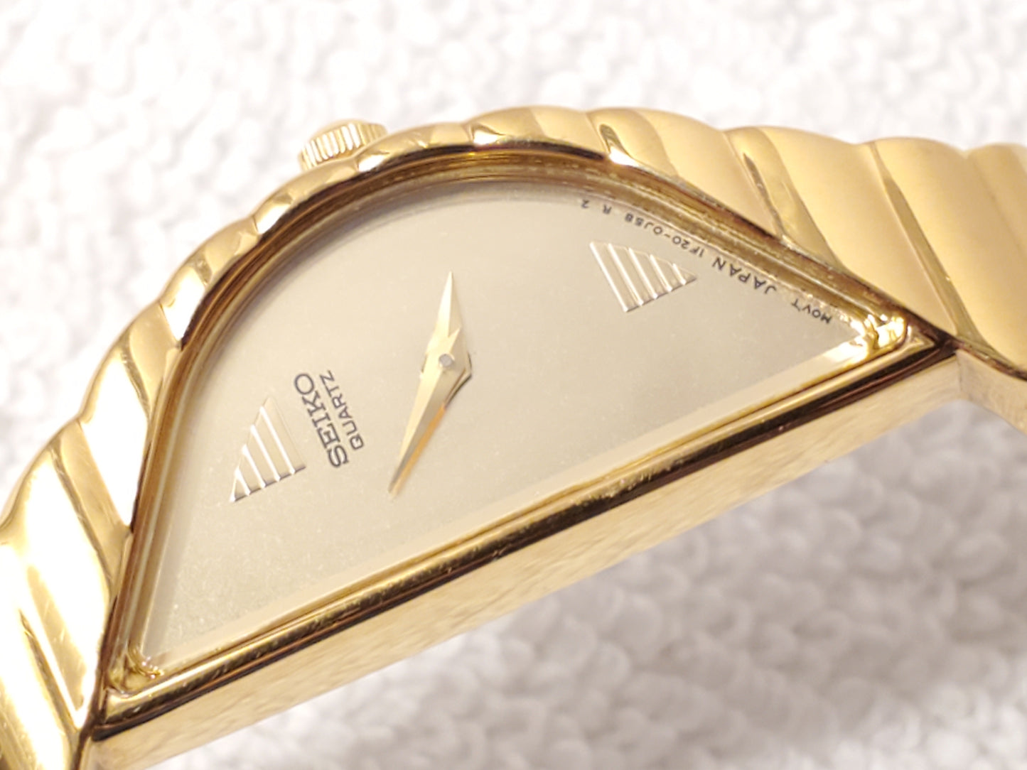 Vintage Seiko Half Moon Womens Quartz Watch Stainless Steel Base Metal Gold Tone