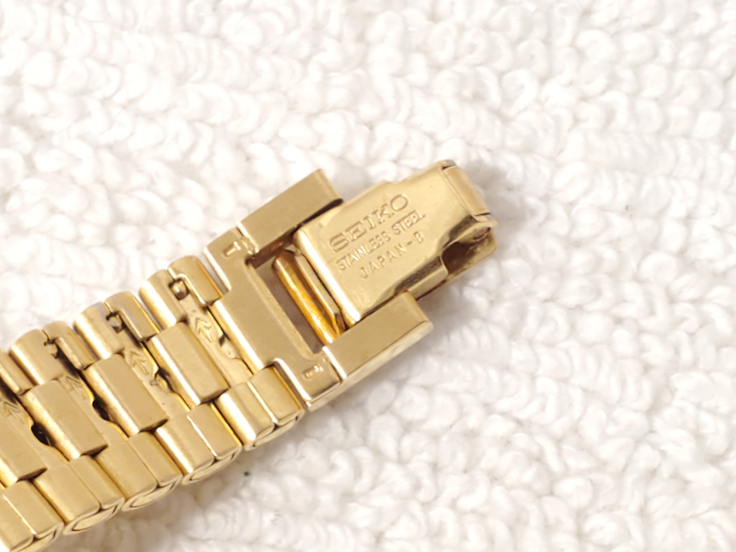 Vintage Seiko Half Moon Womens Quartz Watch Stainless Steel Base Metal Gold Tone