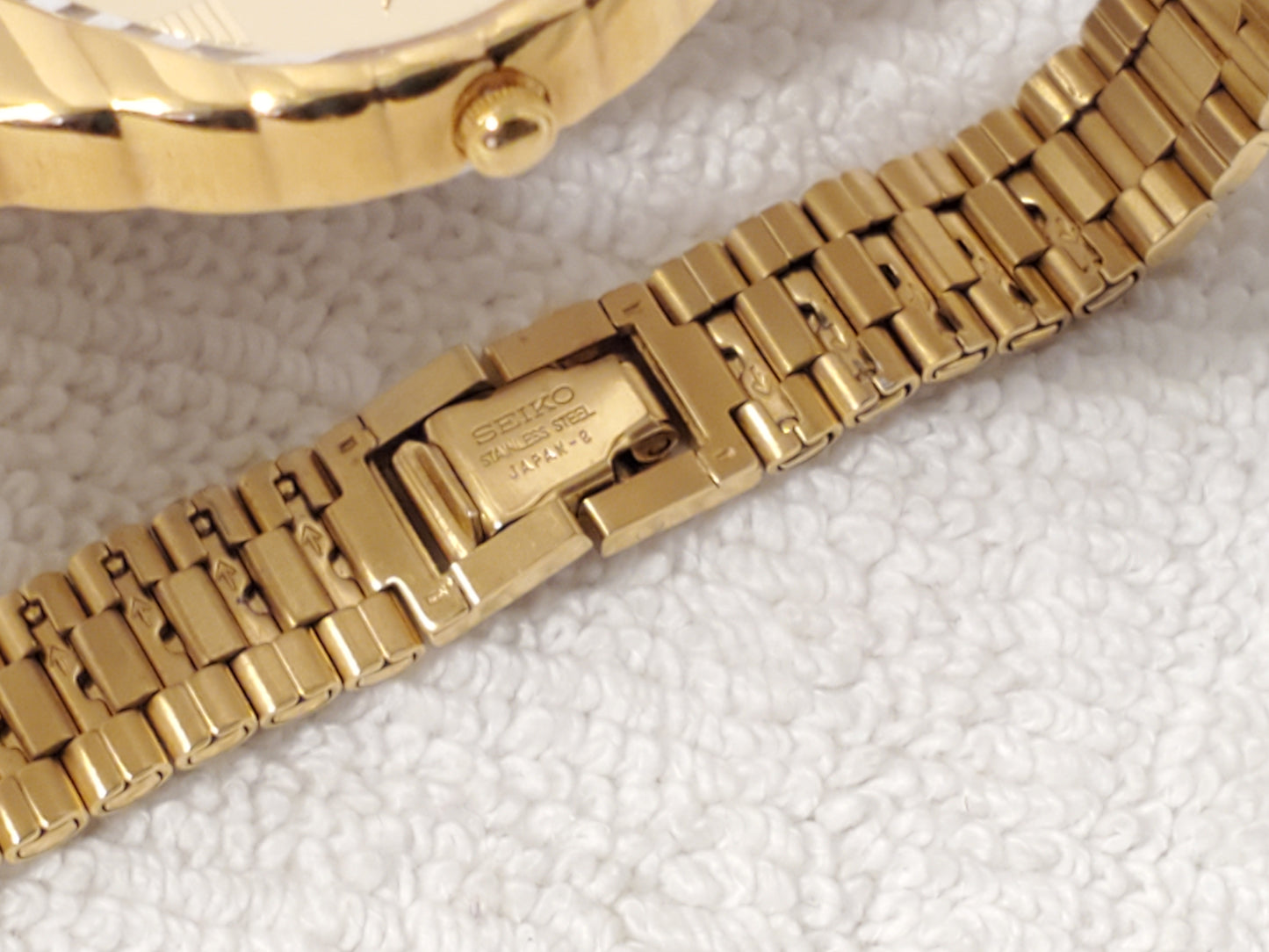 Vintage Seiko Half Moon Womens Quartz Watch Stainless Steel Base Metal Gold Tone