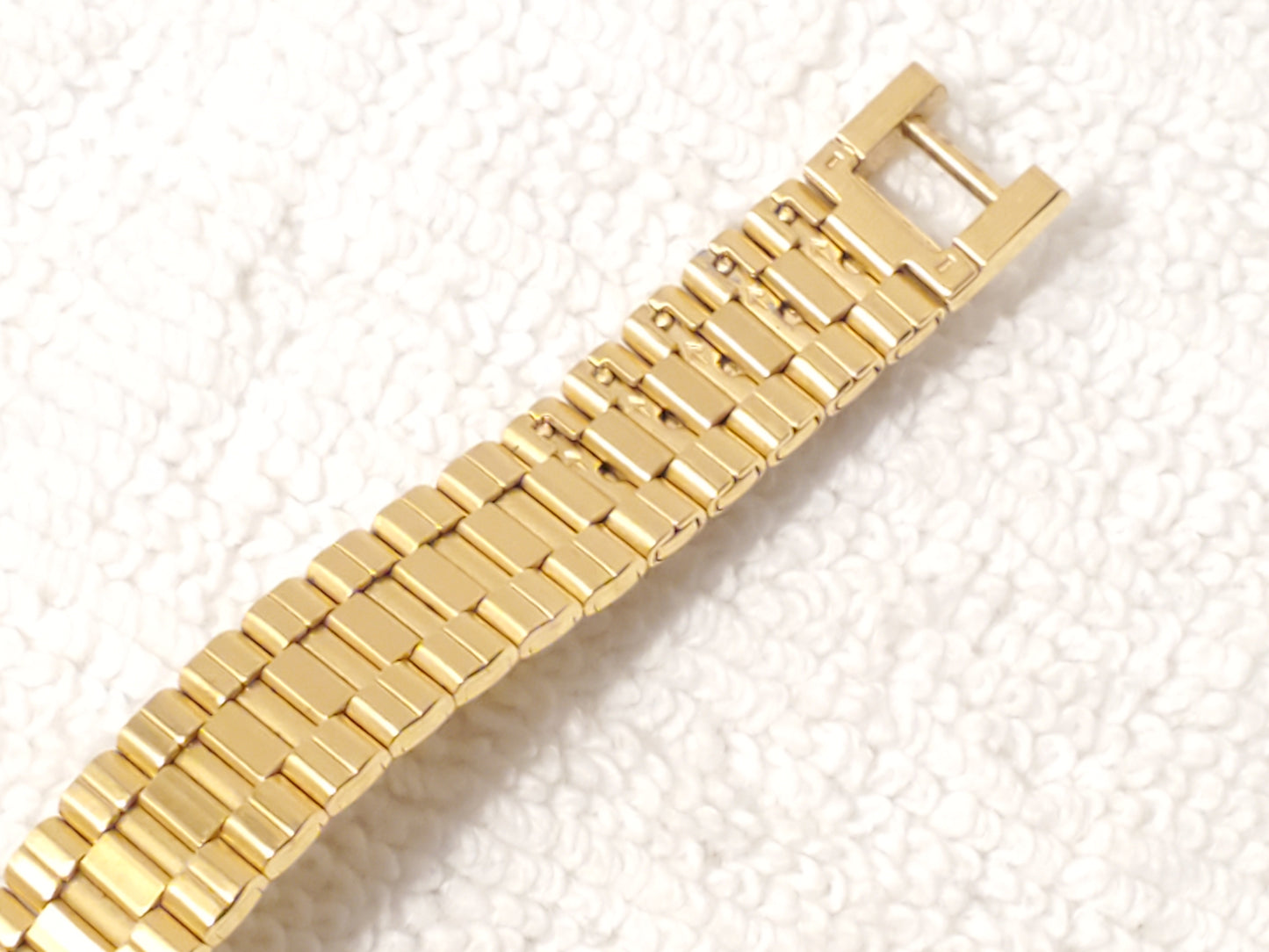 Vintage Seiko Half Moon Womens Quartz Watch Stainless Steel Base Metal Gold Tone