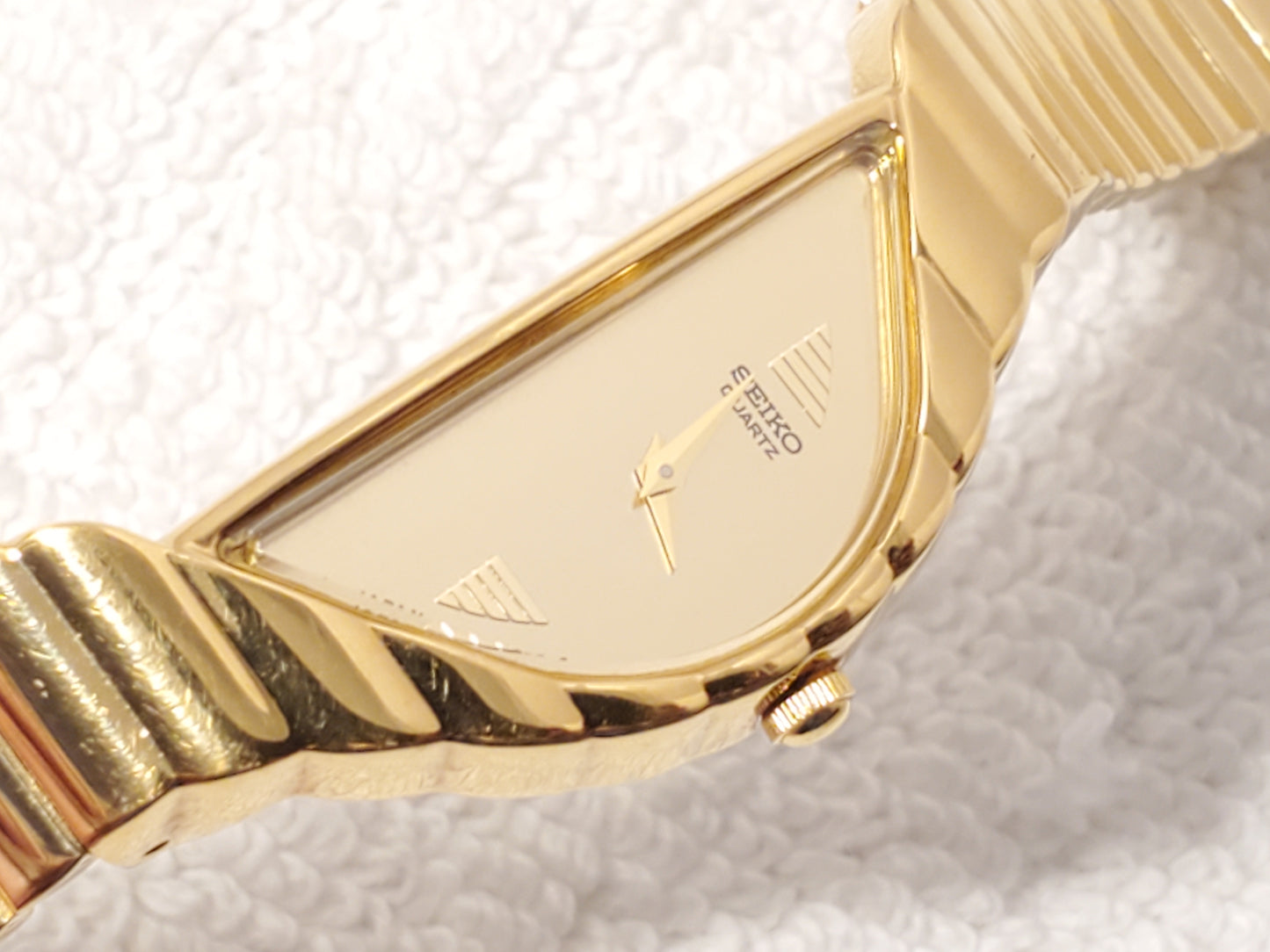 Vintage Seiko Half Moon Womens Quartz Watch Stainless Steel Base Metal Gold Tone