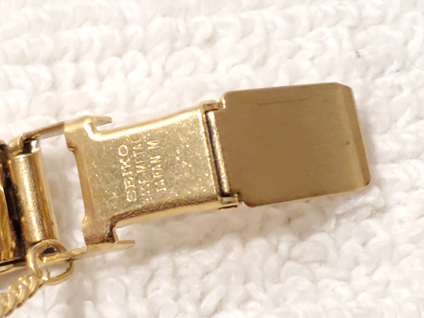 Vintage Seiko Women’s Gold Tone Quartz Watch Two Jewels Black Dial Base Metal