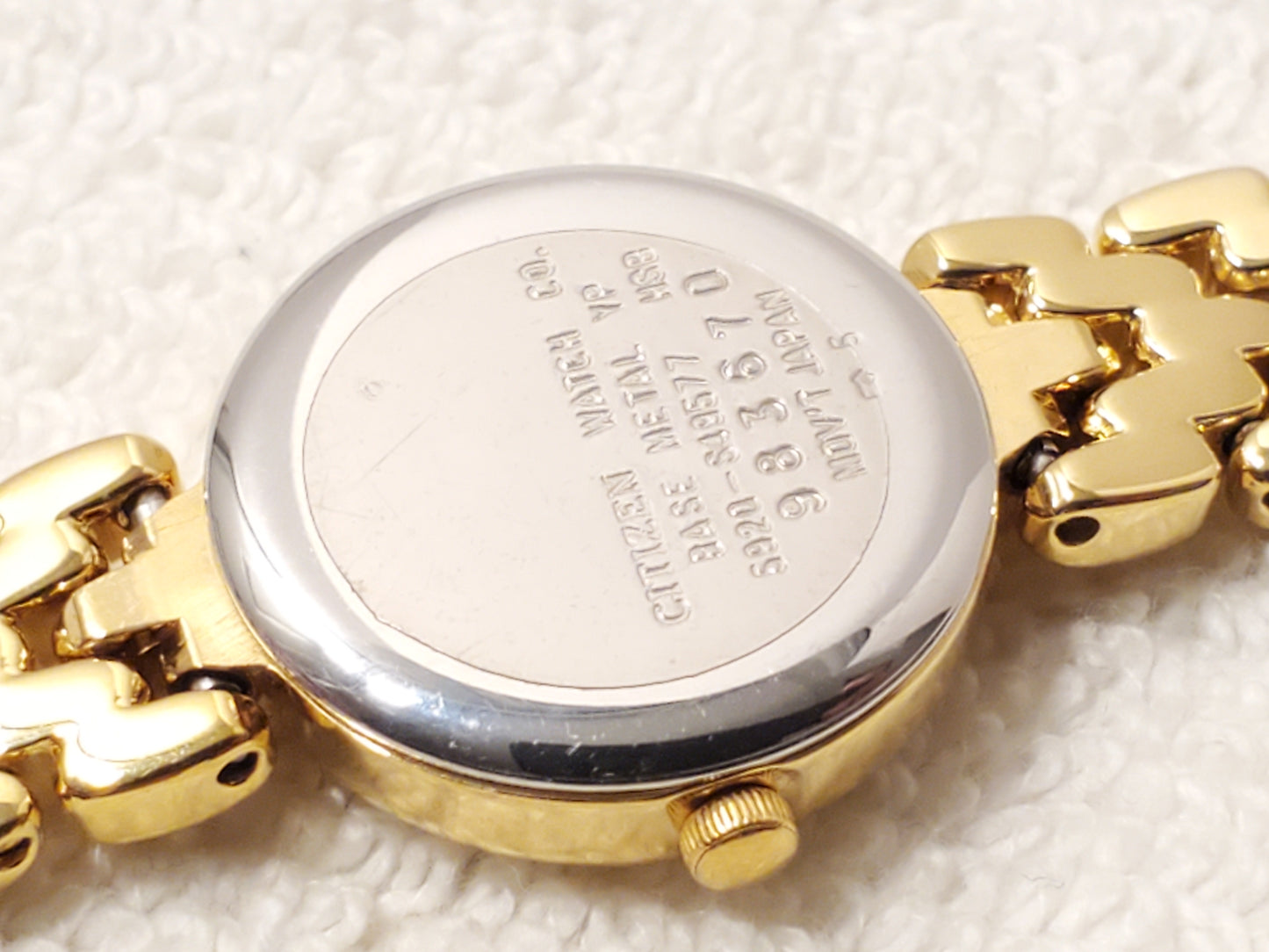 Vintage Citizen Women's Gold Tone Mother Pearl Dial Quartz Watch Stainless Steel