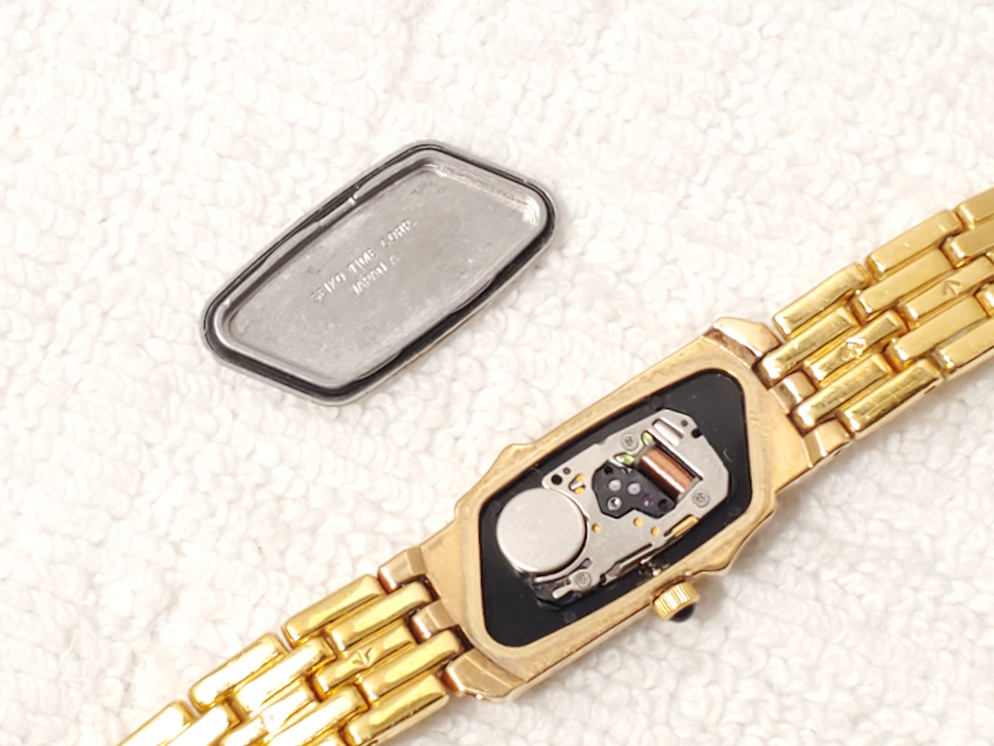Vintage Seiko Gold Tone Diamonds Bezel Womens Watch Mother Pearl Dial One Jewel