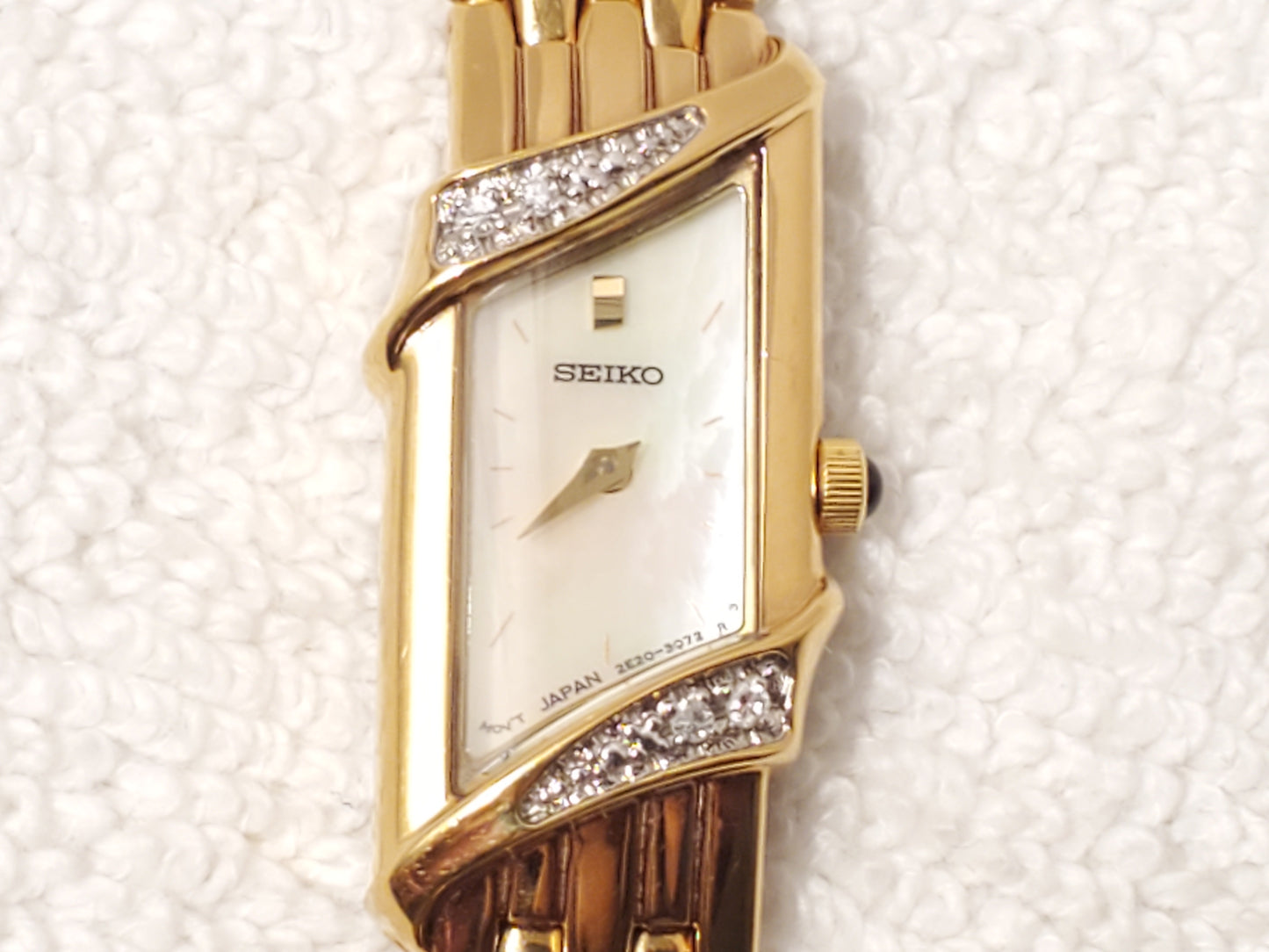 Vintage Seiko Gold Tone Diamonds Bezel Womens Watch Mother Pearl Dial One Jewel