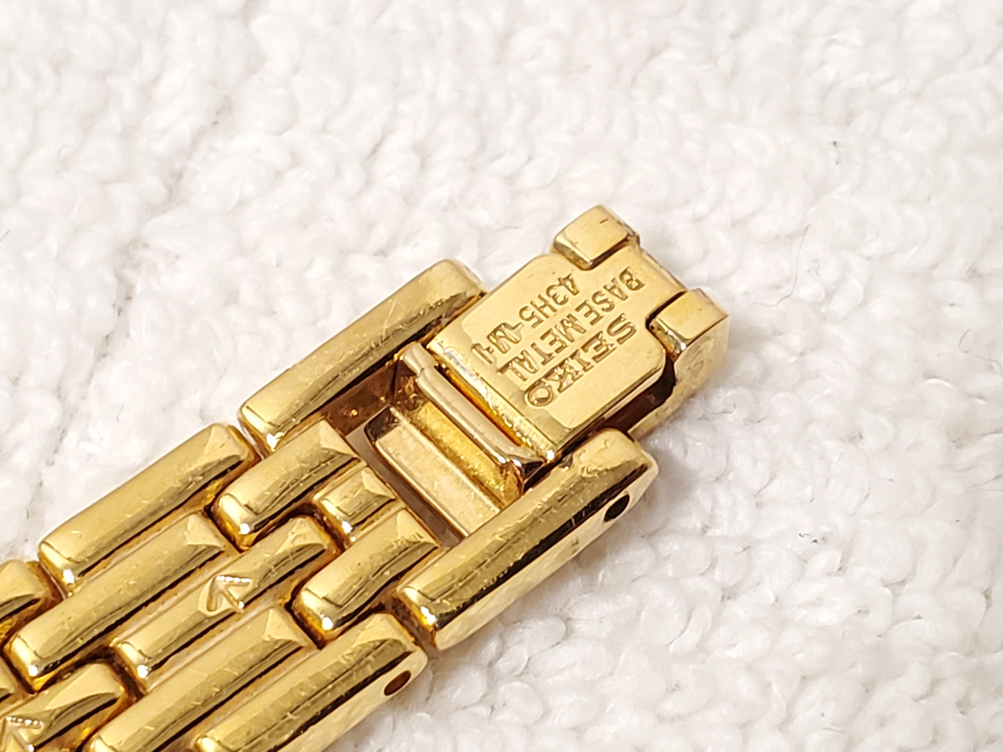 Vintage Seiko Gold Tone Diamonds Bezel Womens Watch Mother Pearl Dial One Jewel