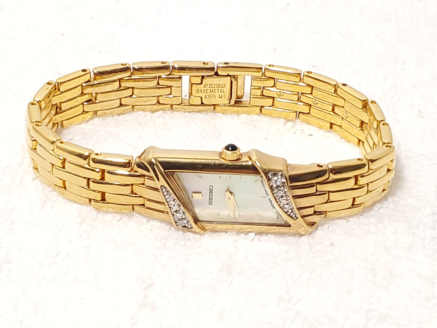 Vintage Seiko Gold Tone Diamonds Bezel Womens Watch Mother Pearl Dial One Jewel