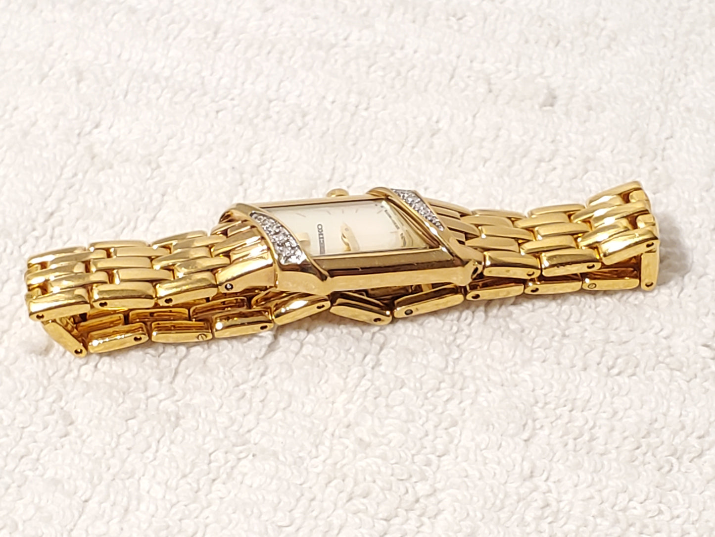 Vintage Seiko Gold Tone Diamonds Bezel Womens Watch Mother Pearl Dial One Jewel