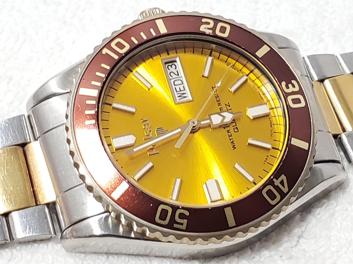 Vintage Pulsar by Seiko Men's Day Date Watch Yellow Dial Two Jewels Gold Tone SS