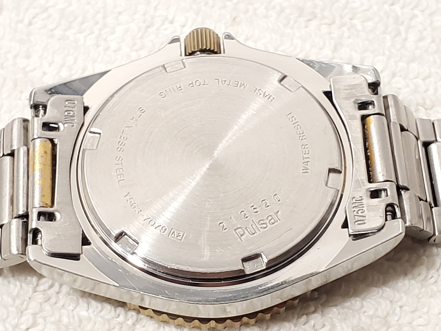Vintage Pulsar by Seiko Men's Day Date Watch Yellow Dial Two Jewels Gold Tone SS