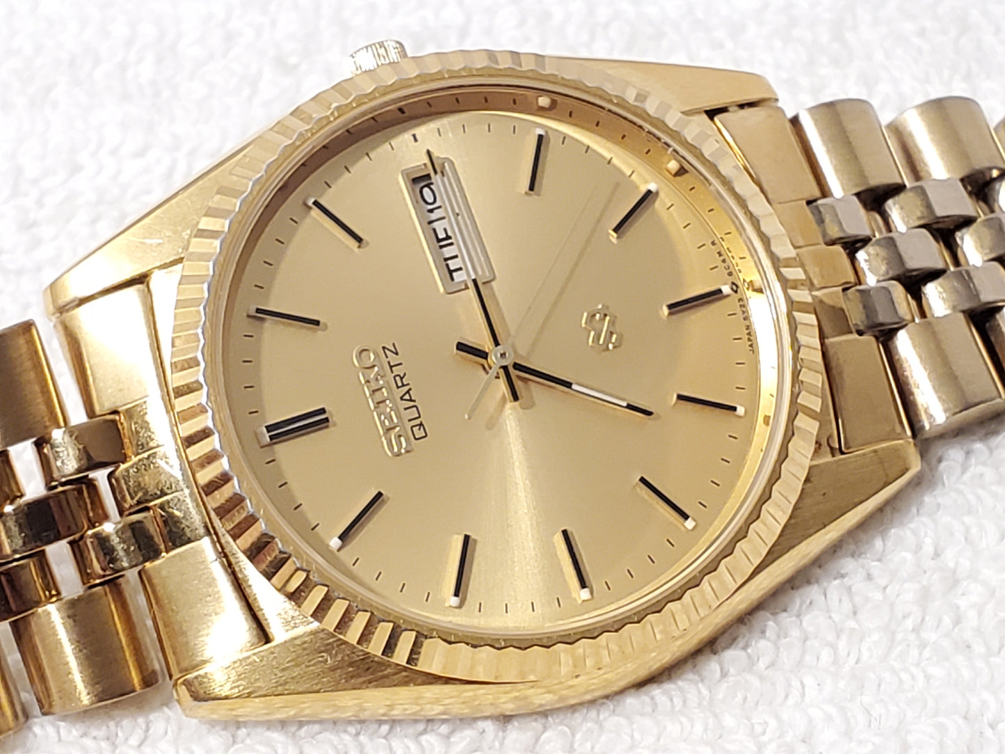Vintage Seiko SQ Men's Presidential Day Date Gold Tone Watch One Jewel S Steel