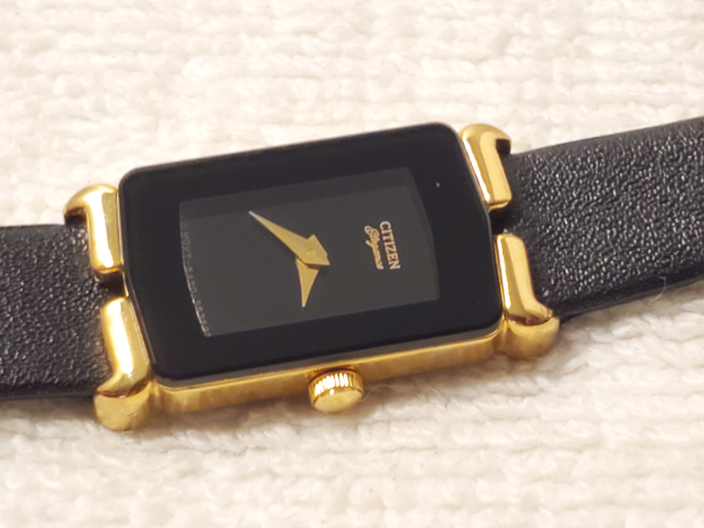 Vintage Citizen Women's Quartz Watch Gold Plated Black Dial Leather Strap Petite
