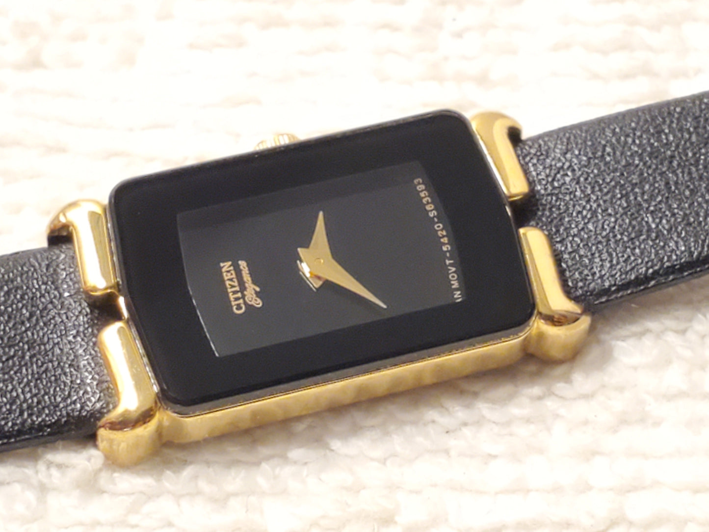 Vintage Citizen Women's Quartz Watch Gold Plated Black Dial Leather Strap Petite