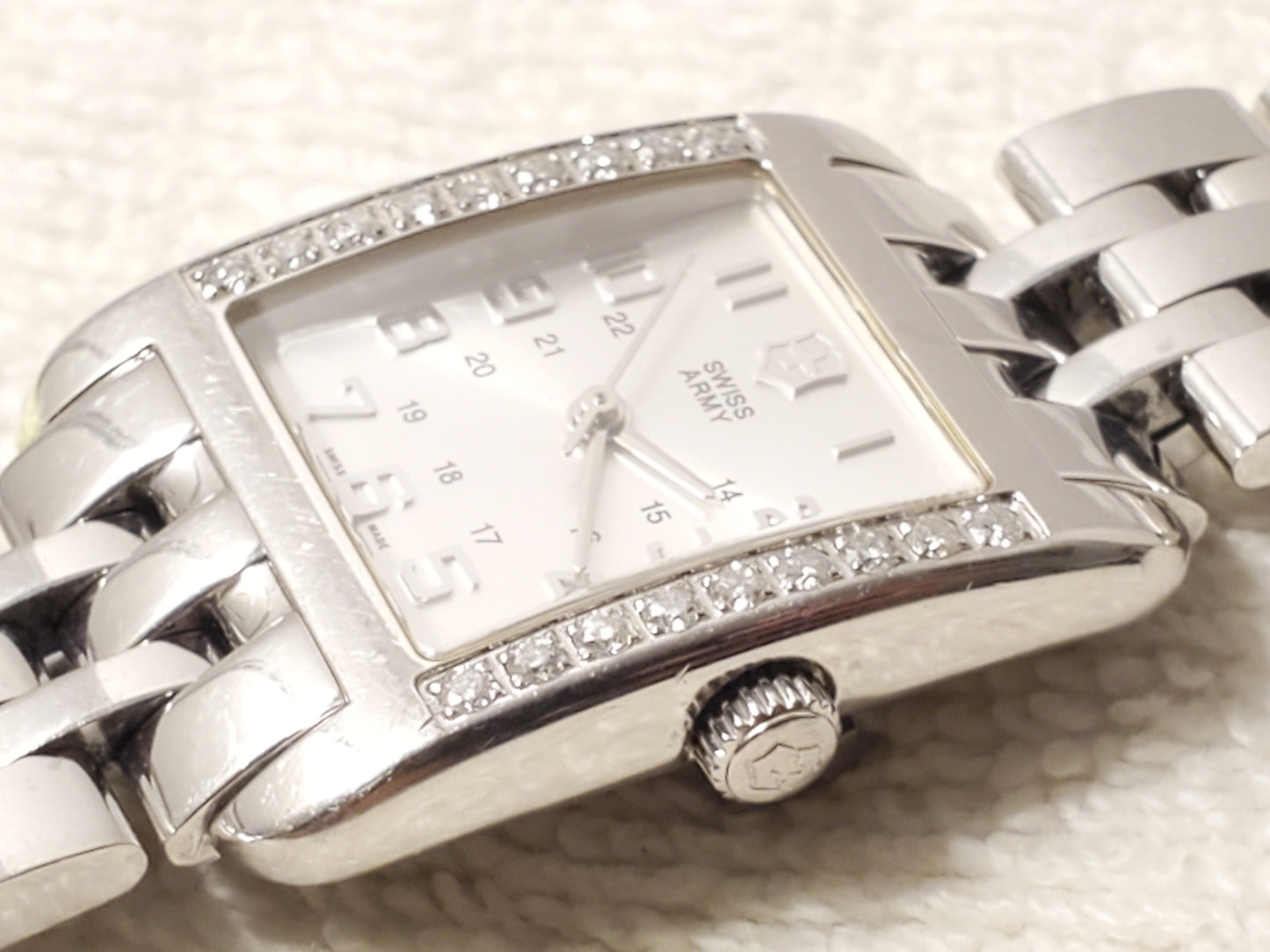 Victorinox Swiss Army Womens Tank Diamonds Bezel Watch 5 Jewels Sapphire Crystal