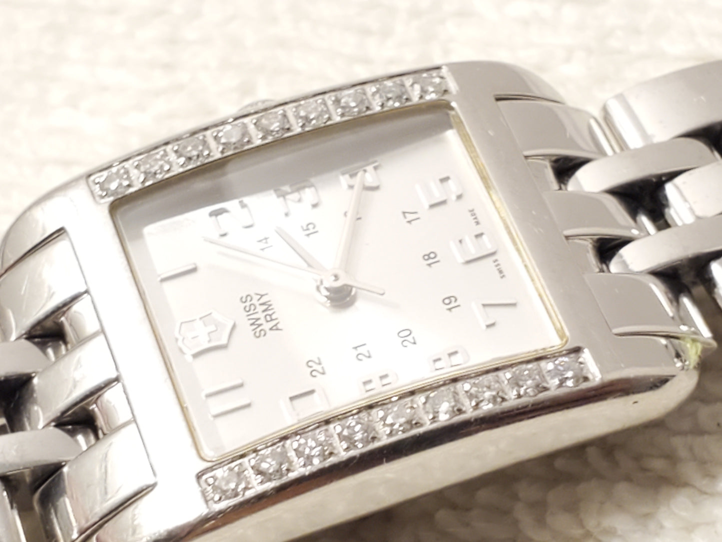 Victorinox Swiss Army Womens Tank Diamonds Bezel Watch 5 Jewels Sapphire Crystal
