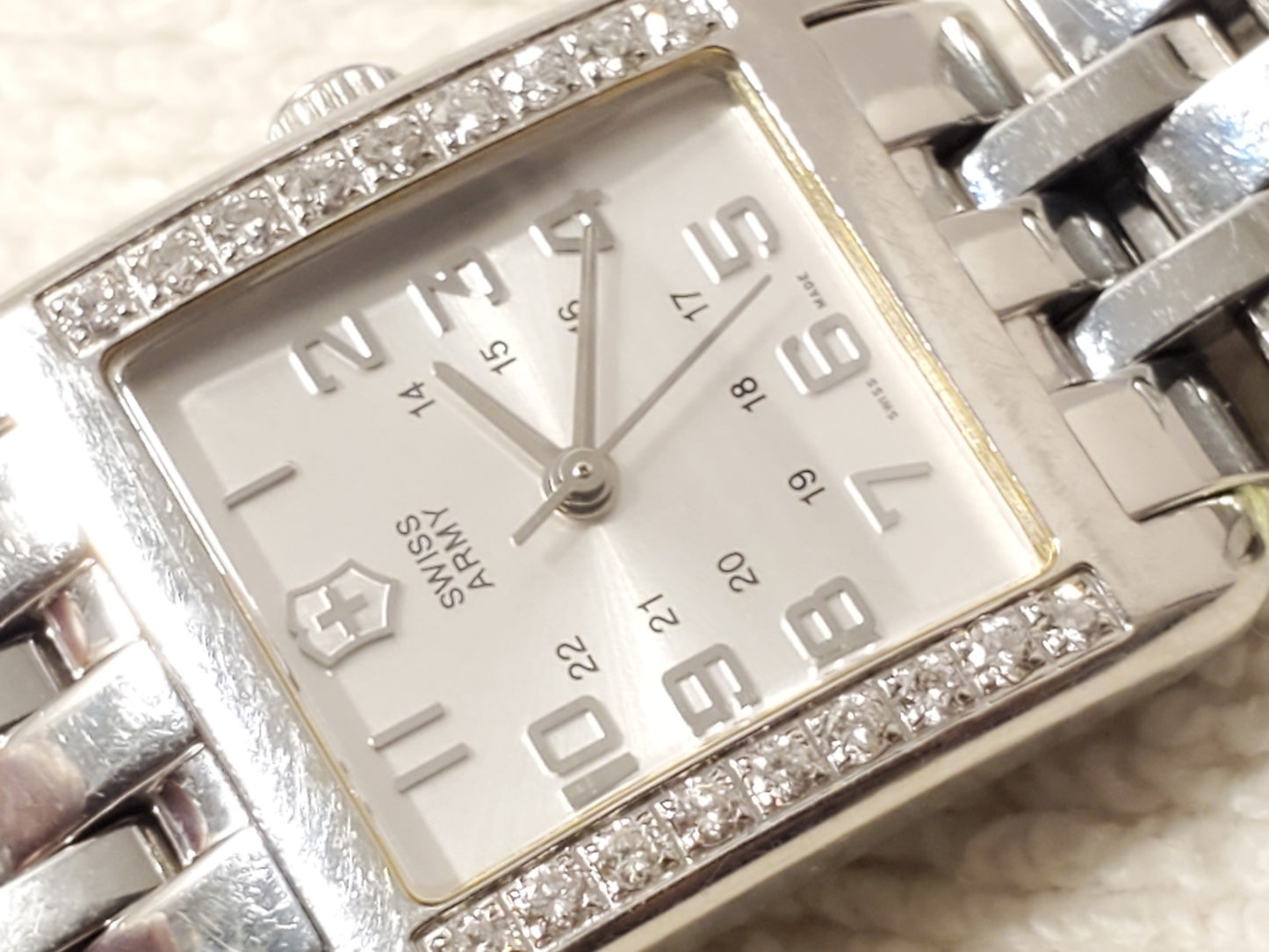 Victorinox Swiss Army Womens Tank Diamonds Bezel Watch 5 Jewels Sapphire Crystal