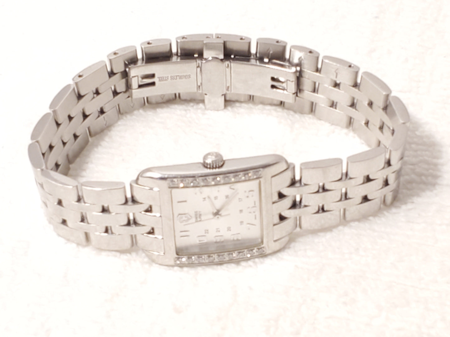 Victorinox Swiss Army Womens Tank Diamonds Bezel Watch 5 Jewels Sapphire Crystal